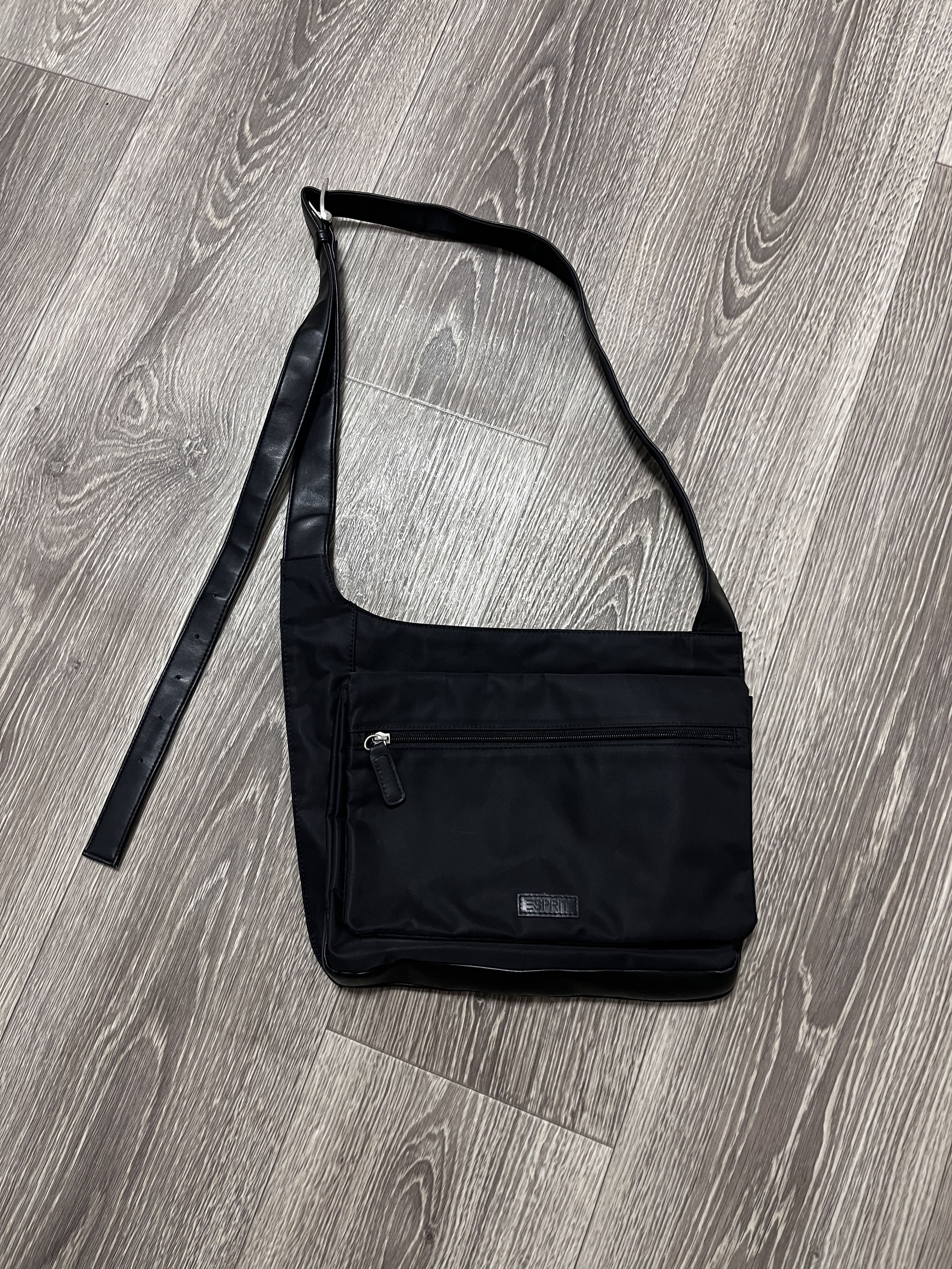 Vintage 2000s RARE NYLON SLING CROSSBODY BAG - LOT № 6128 Size ONE SIZE - 1 Thumbnail