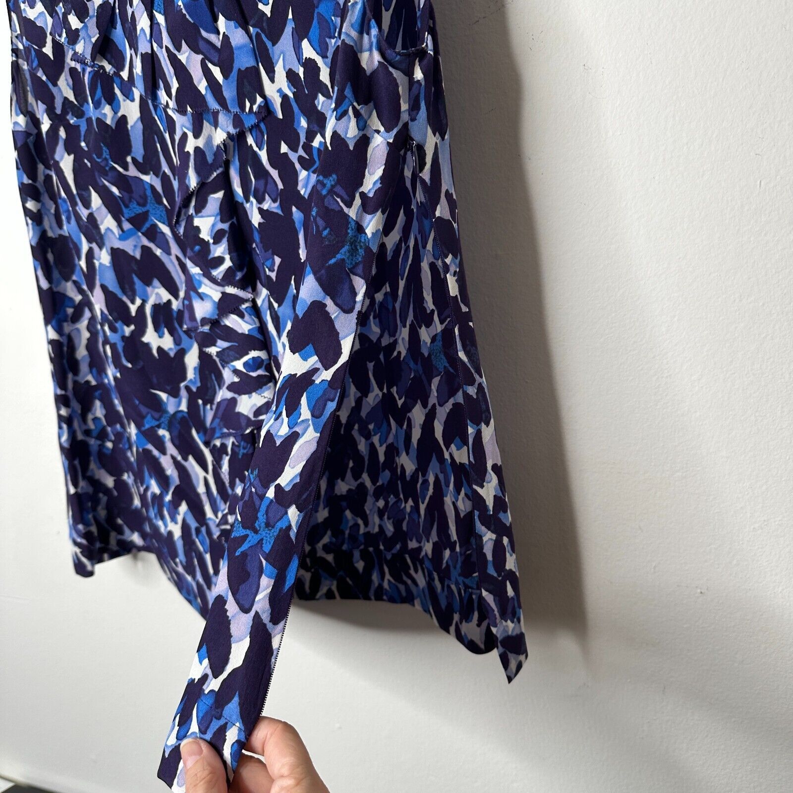 Other Halogen Silk Blue White Sleeveless Scoop Neck Blouse M Size M / US 6-8 / IT 42-44 - 2 Thumbnail
