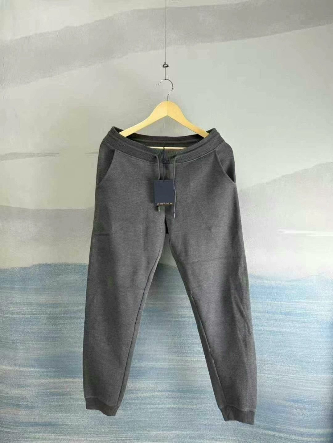 Louis Vuitton Louis Vuitton Grey Sweatpants Size S Size US 26 / EU 42 - 1 Thumbnail