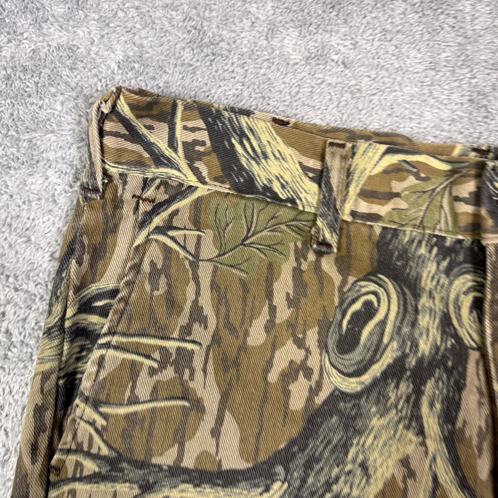 Vintage VINTAGE Mossy Oak Pants Mens 34x32 Cargo Hunting Treestand USA Made Cargo Pants Mens 34x32 Brown Camouflage Mens Size US 34 / EU 50 - 4 Thumbnail