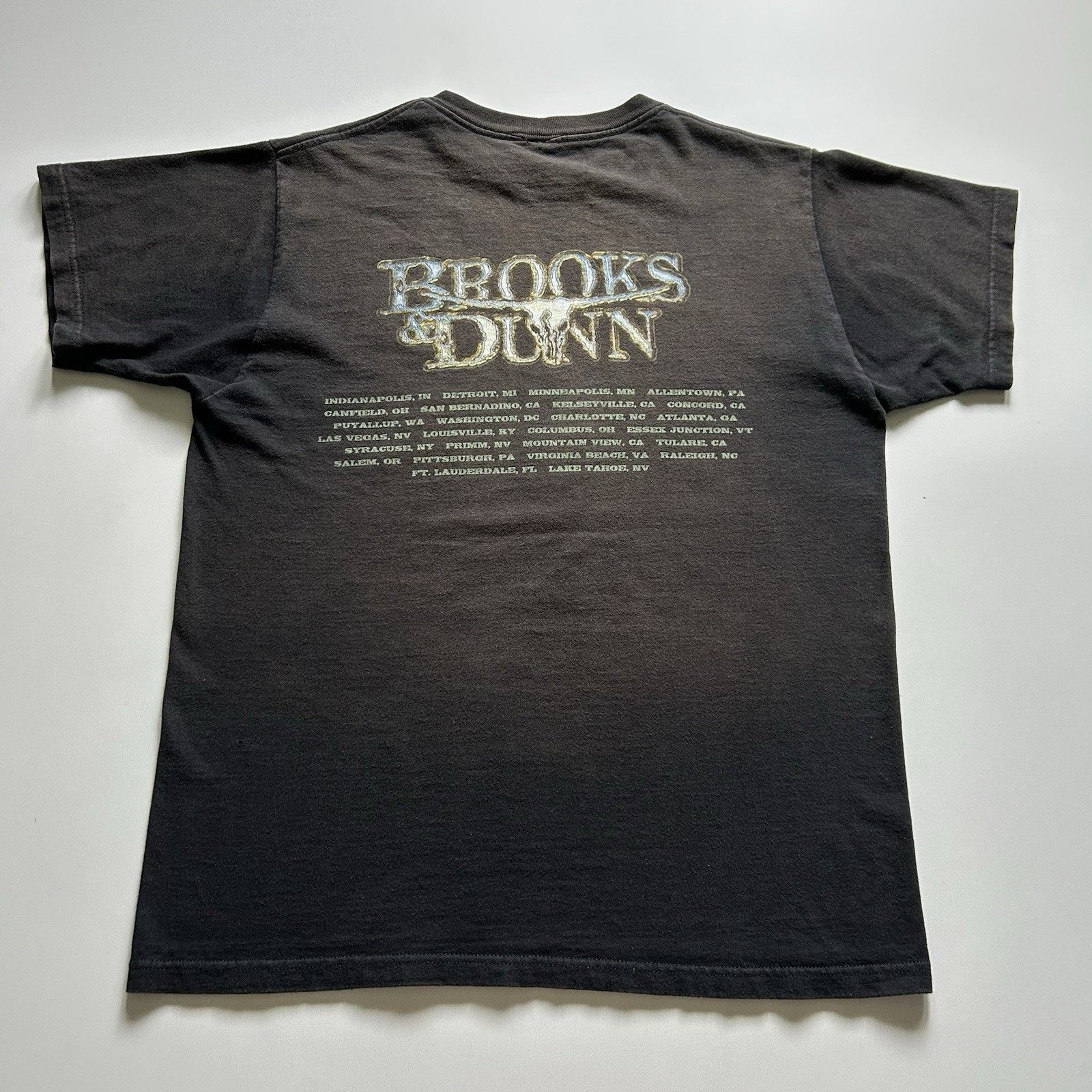 Band Tees × Vintage Vintage Brooks & Dunn T-Shirt Medium Y2K Fire Art Sun Faded Size US M / EU 48-50 / 2 - 2 Thumbnail