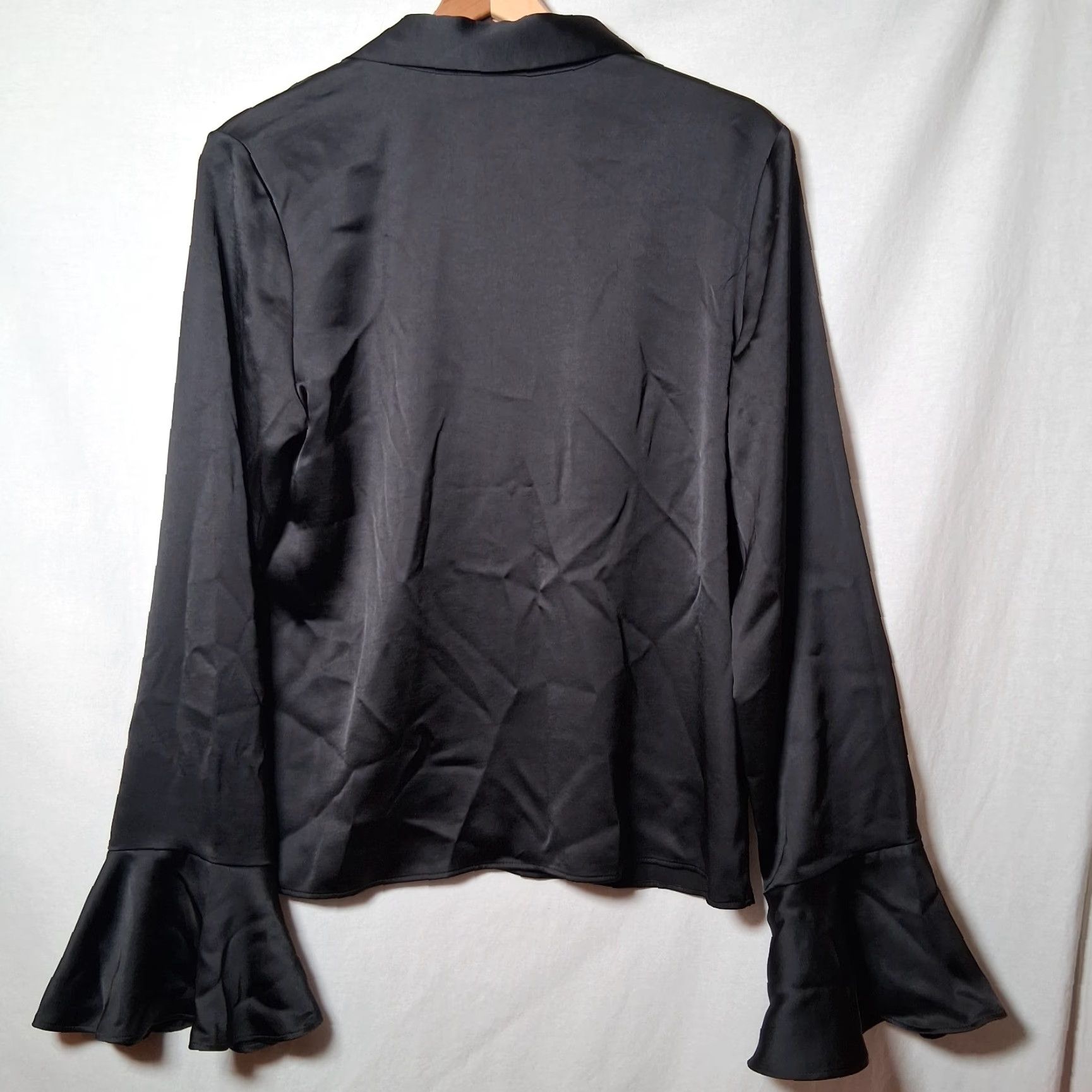 Express Express Blouse Shirt M Black Satin V-Neck Long Sleeve Flare Cuffs Button Gothic Vampire Fairy NEW Size M / US 6-8 / IT 42-44 - 3 Thumbnail