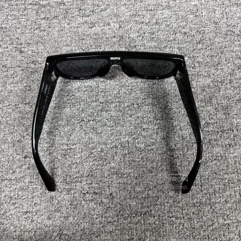 Louis Vuitton Louis Vuitton LV Selby Sunglasses. Size ONE SIZE - 8 Thumbnail