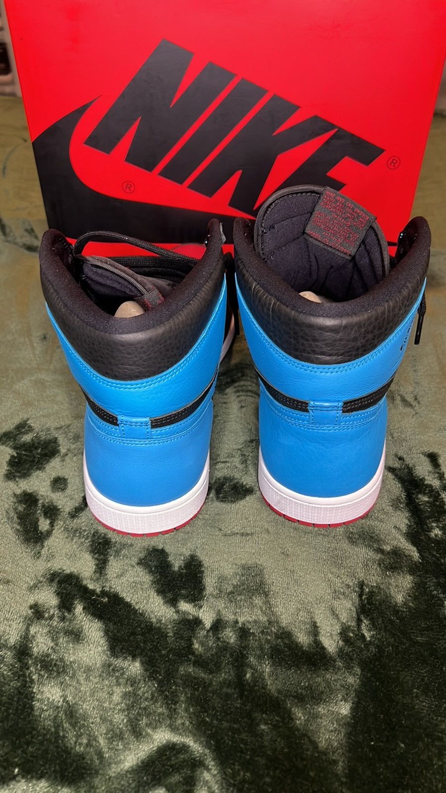 Jordan Brand Air Jordan 1 High NC to Chi (13 women’s/11 men’s) Size US 11 / EU 44 - 5 Thumbnail