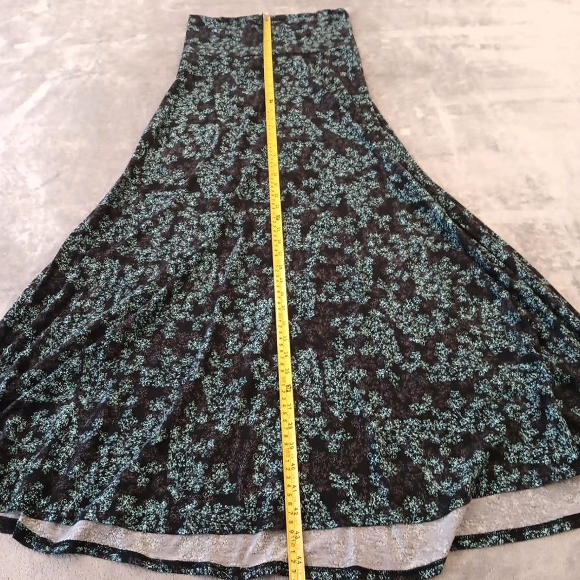 Vintage LuLaRoe Skirt Maxi WOMEN Regular XS Black Floral Long Pull On Stretch Size 26" / US 2 / IT 38 - 4 Thumbnail