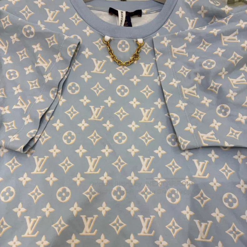 Louis Vuitton Louis Vuitton Round neck full logo short sleeve Size US M / EU 48-50 / 2 - 6 Thumbnail