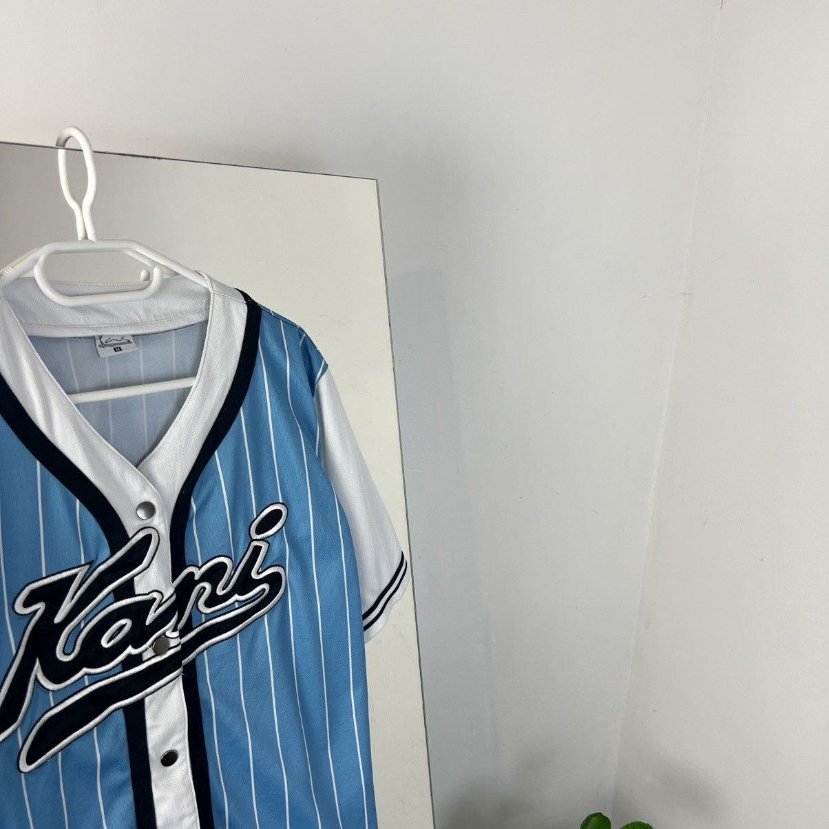 Karl Kani Vintage Y2K Karl Kani Big Logo Button Up Jersey T-Shirt Size US M / EU 48-50 / 2 - 2 Thumbnail
