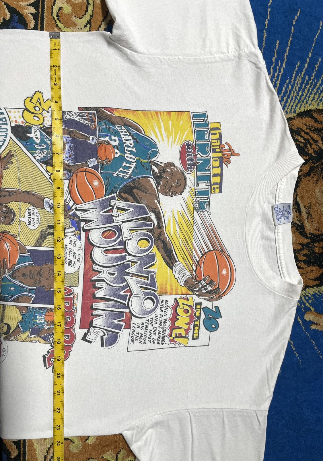NBA Vintage 90s Charlotte Hornet Alonzo Mourning T-Shirt Size US L / EU 52-54 / 3 - 9 Thumbnail