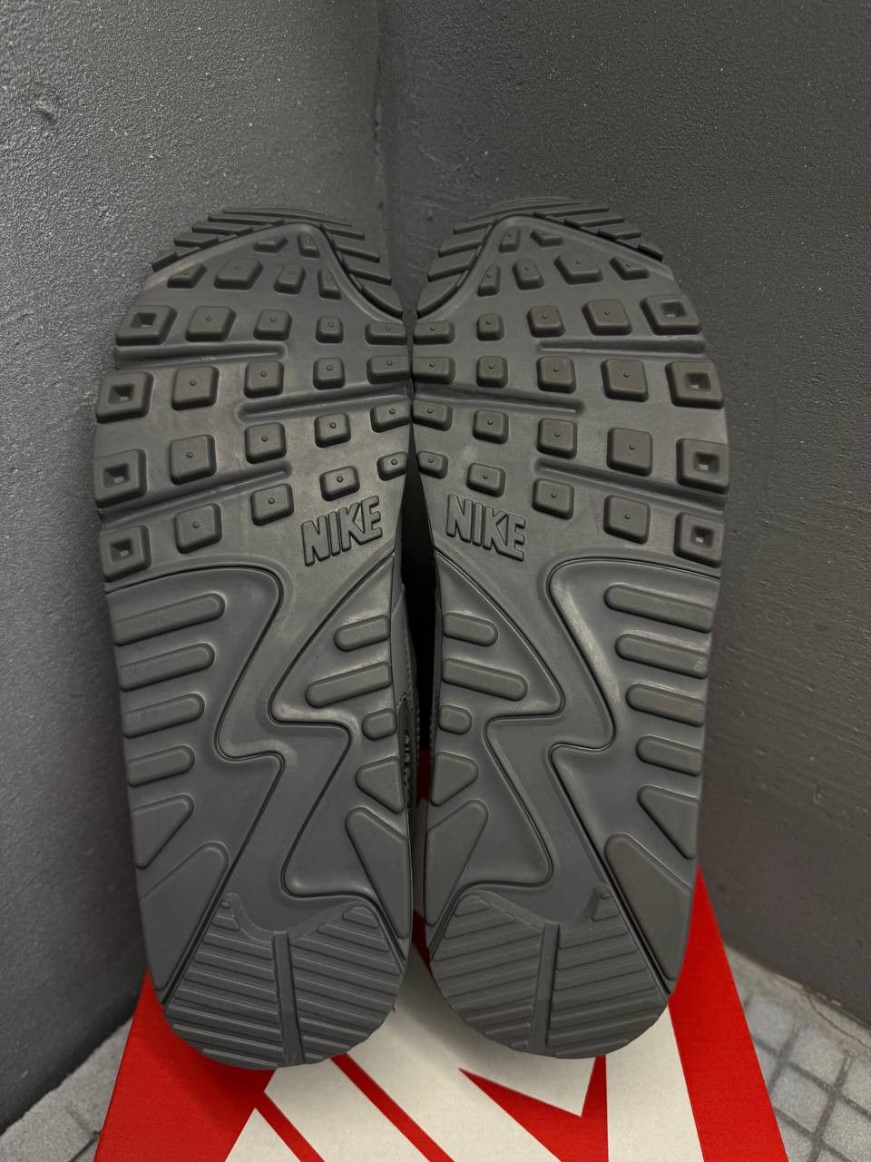 Nike Nike Air Max 90 Size US 11 / EU 44 - 8 Thumbnail