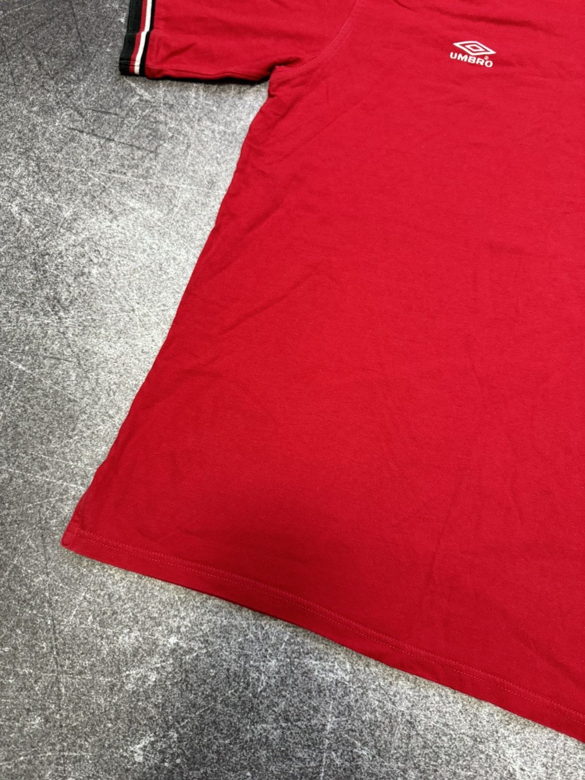 Vintage Vintage Umbro Manchester United Soccer T-Shirt 90s SHARP Size US L / EU 52-54 / 3 - 6 Thumbnail
