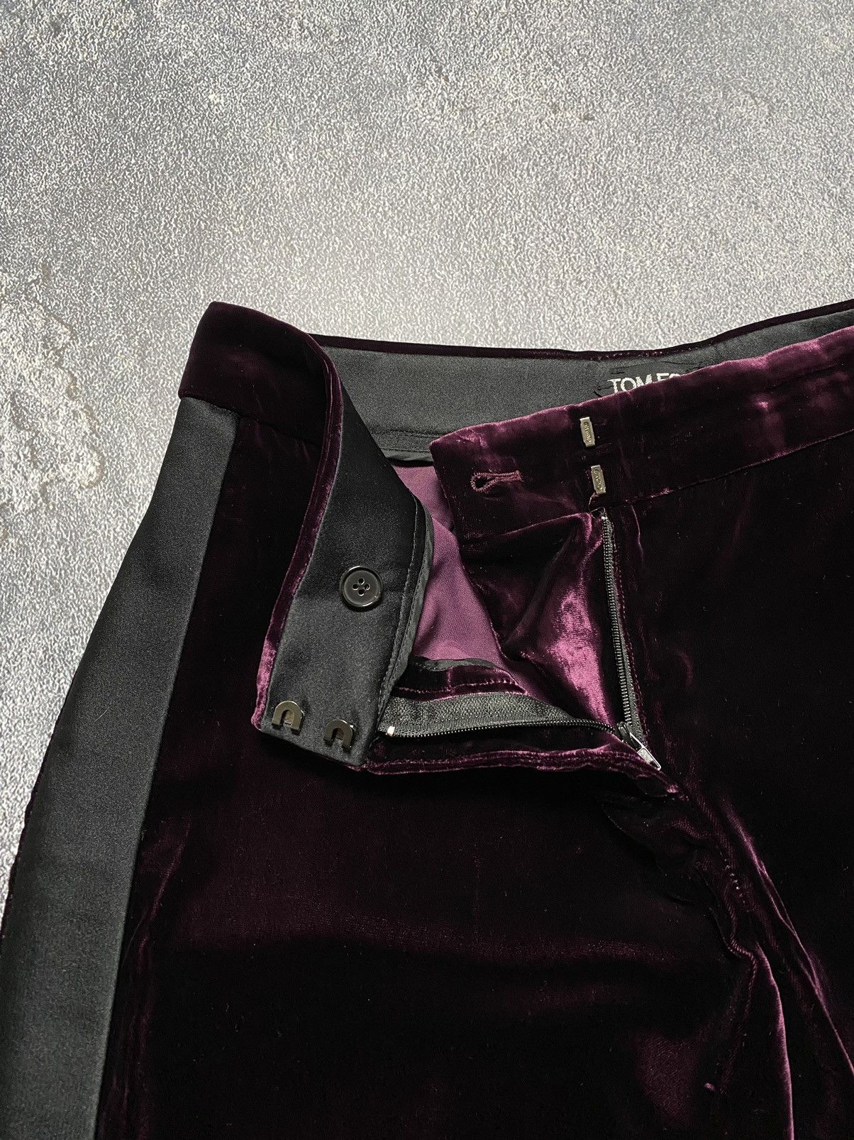 Tom Ford Tom Ford Midnight Purple Velvet black side stripes pants Size 27" / US 4 / IT 40 - 7 Thumbnail