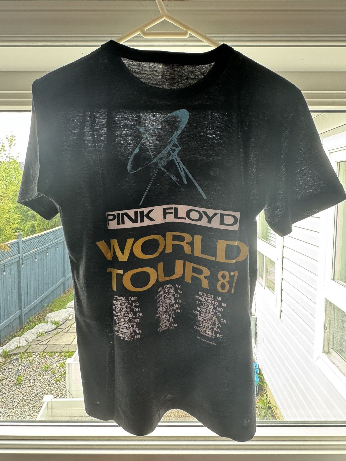 Vintage Rare Vintage Pink Floyd 80s Tour Band Tee Single Stitch Size US L / EU 52-54 / 3 - 7 Thumbnail