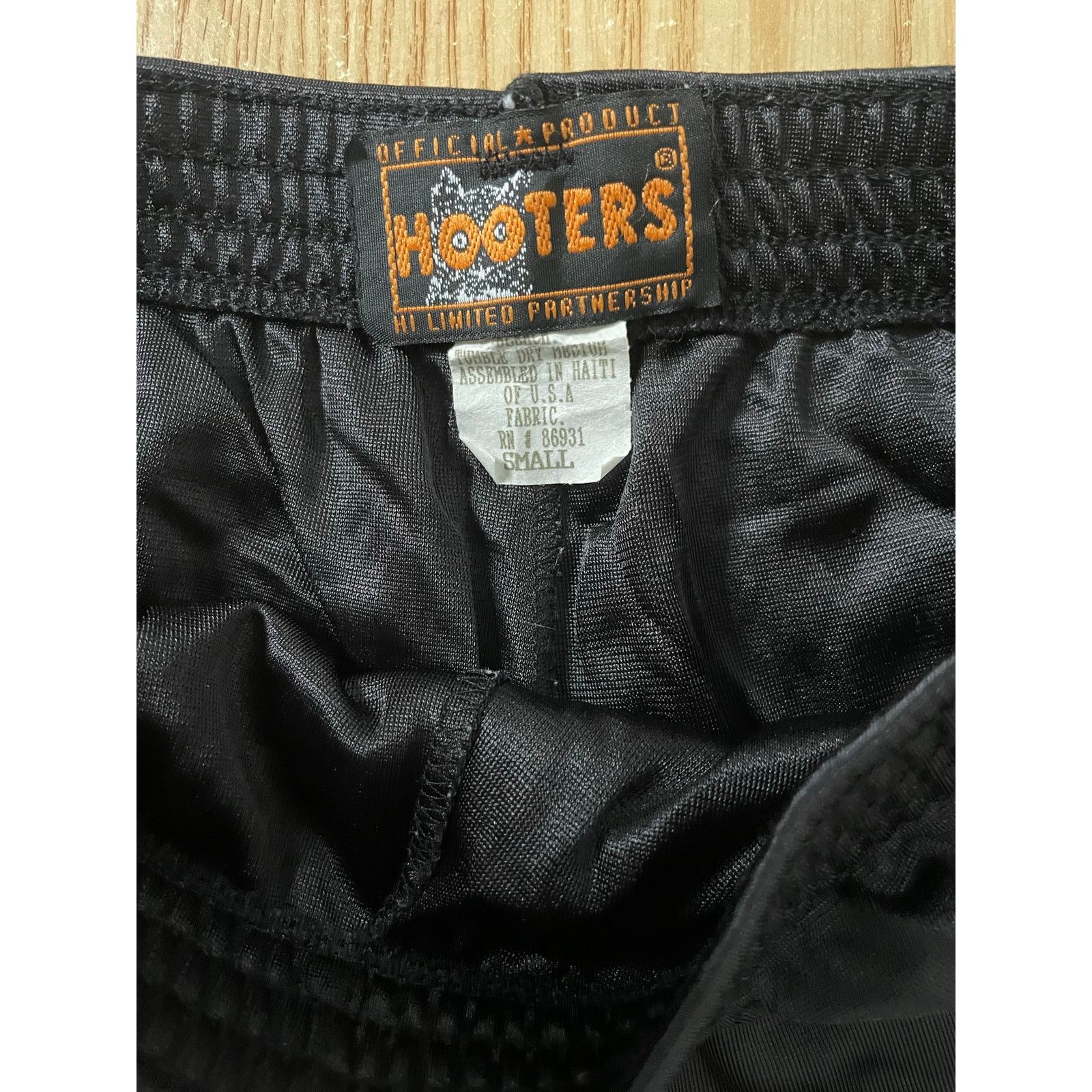 Other B14-22 Women Hooters Vintage OG Cheeky Uniform Shorts Small Size 27" / US 4 / IT 40 - 4 Thumbnail