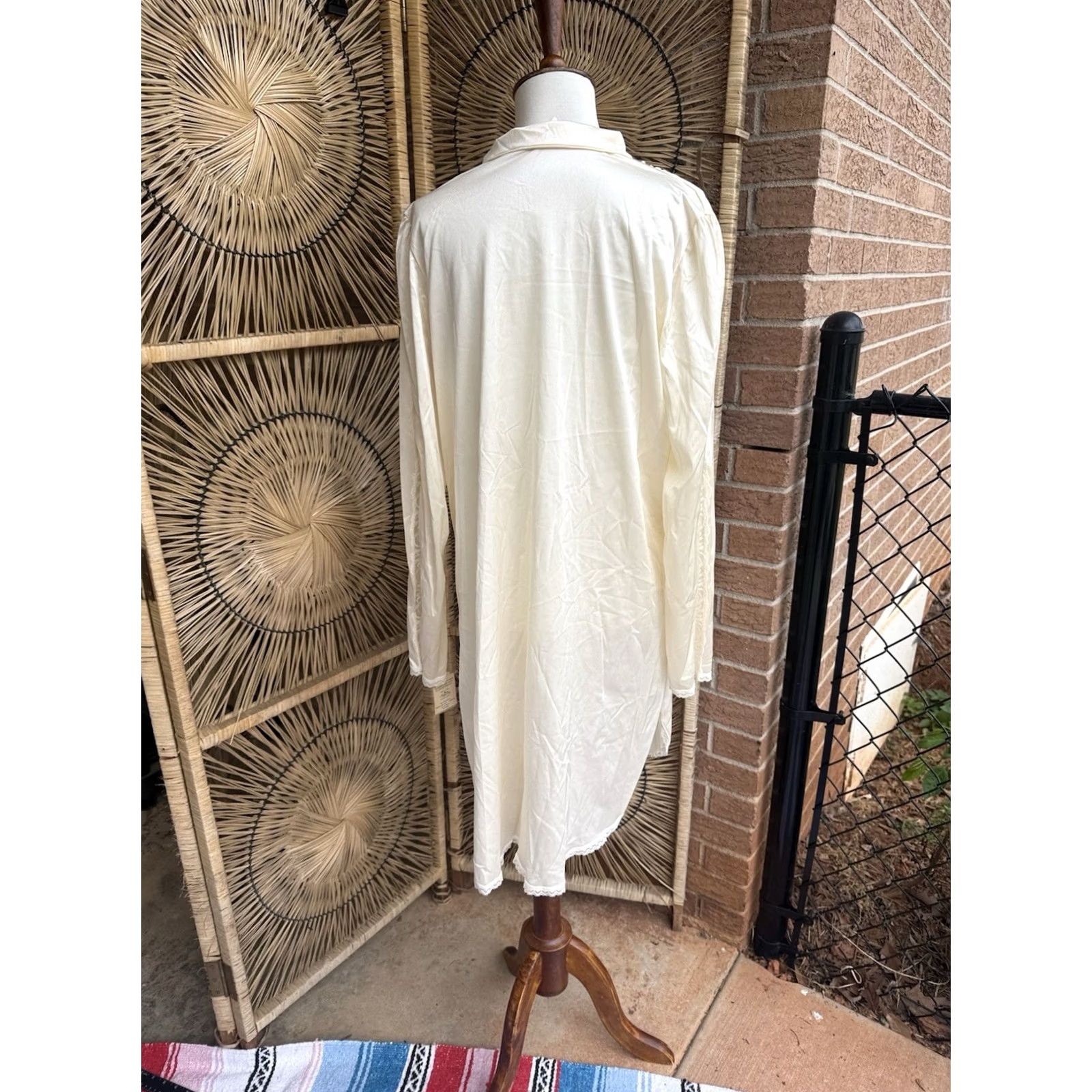 Vintage VINTAGE Nancy King Robe Women M White Nylon Lace Satin Cottagecore 70s 80s Bridal Size ONE SIZE - 4 Thumbnail