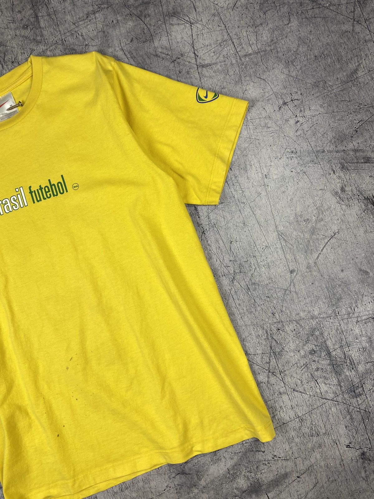 Nike Vintage Nike Brasil Big Logo Soccer Shoes Tee T Shirt Size US M / EU 48-50 / 2 - 4 Thumbnail