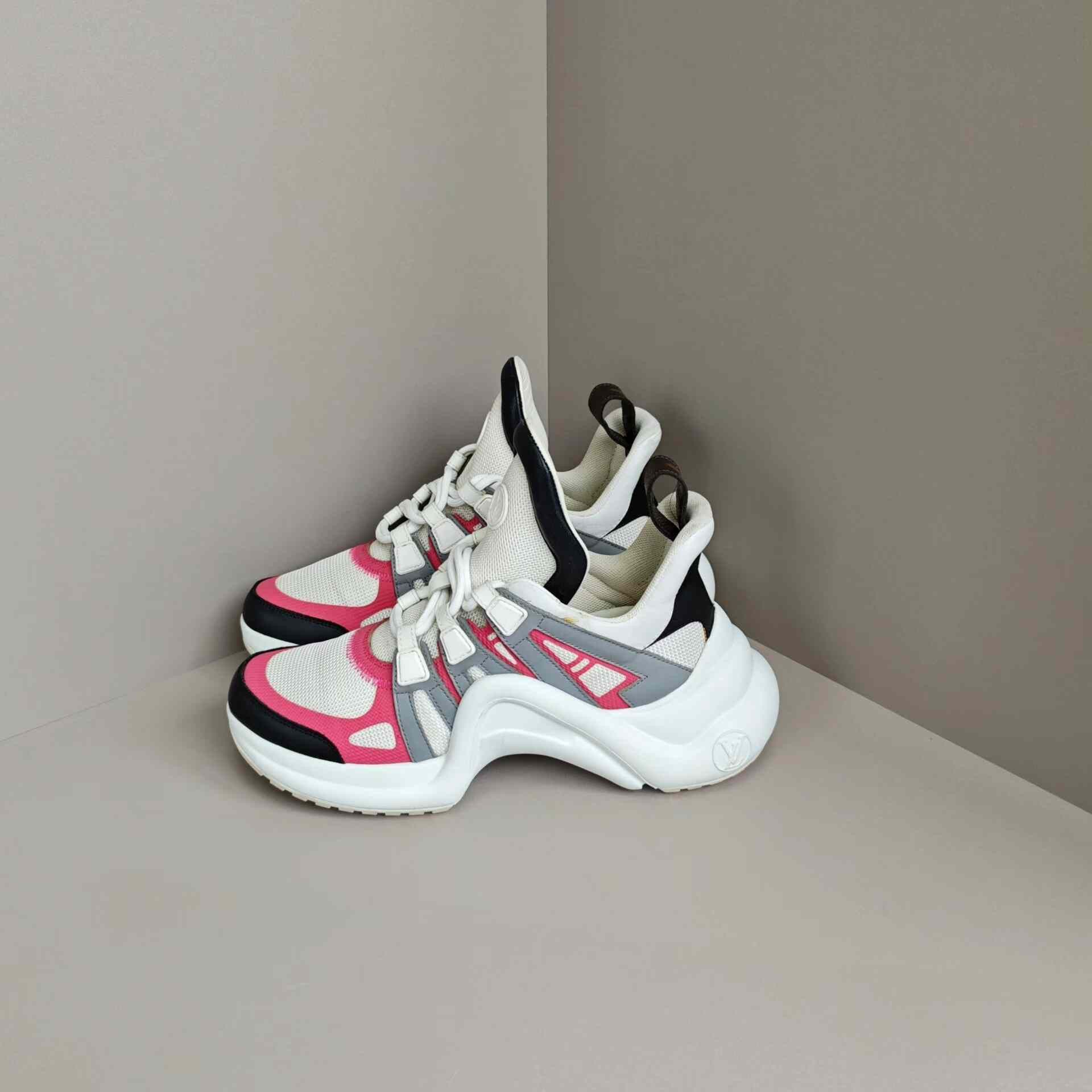 Louis Vuitton Louis Vuitton Casual Lowtop Sneakers us_6 Women Size US 6 / IT 36 - 1 Thumbnail