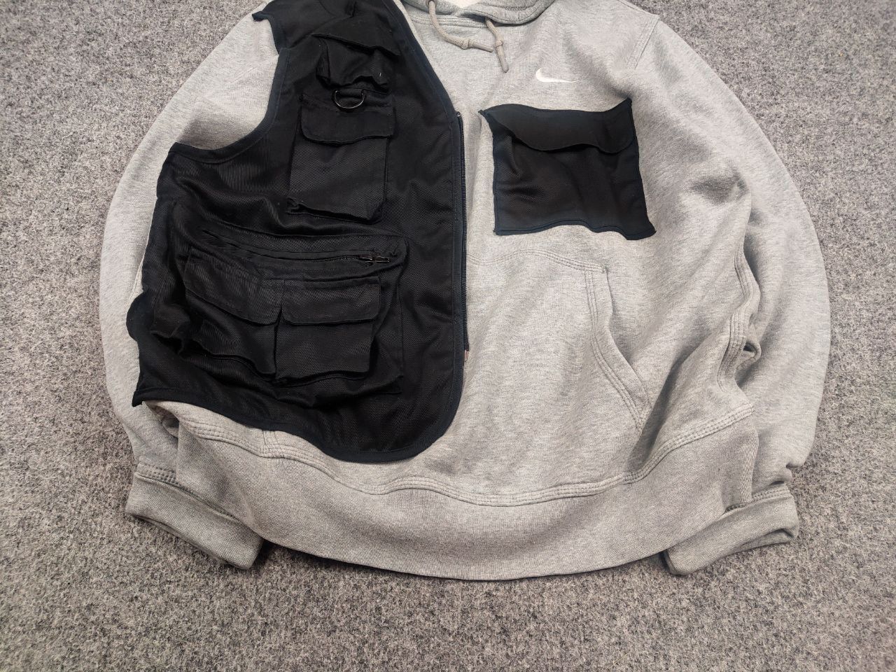 Nike Vintage Nike Custom Cargo Pocket Vest Oversized Hoodie Y2K Size US L / EU 52-54 / 3 - 6 Thumbnail