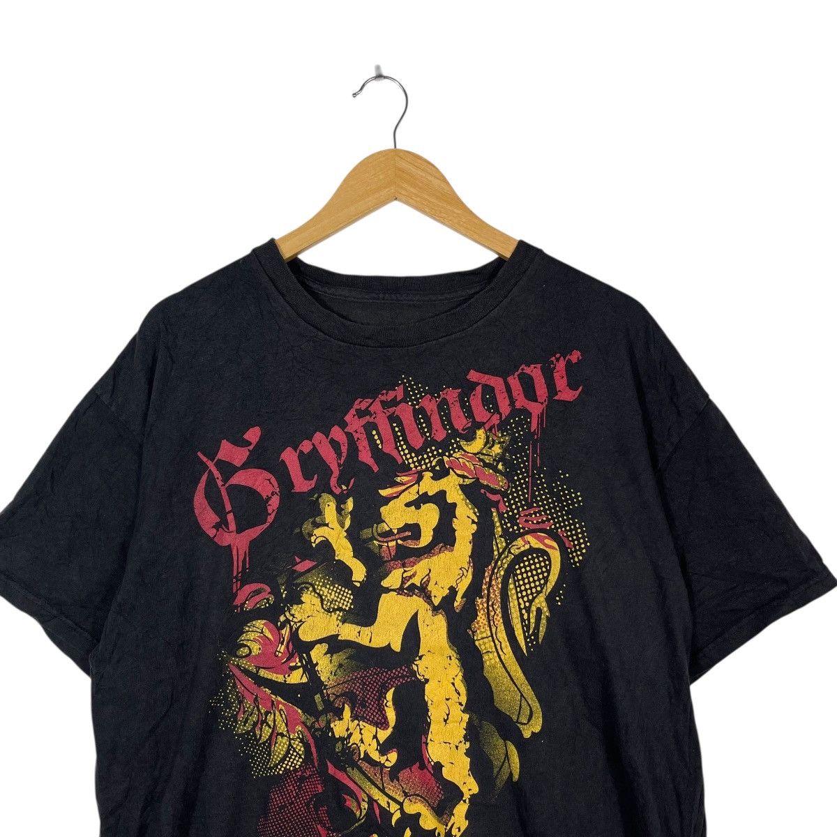 Vintage Gryffindor Harry Potter Graphic T Shirt Black Crest Spellout Size US XL / EU 56 / 4 - 2 Thumbnail