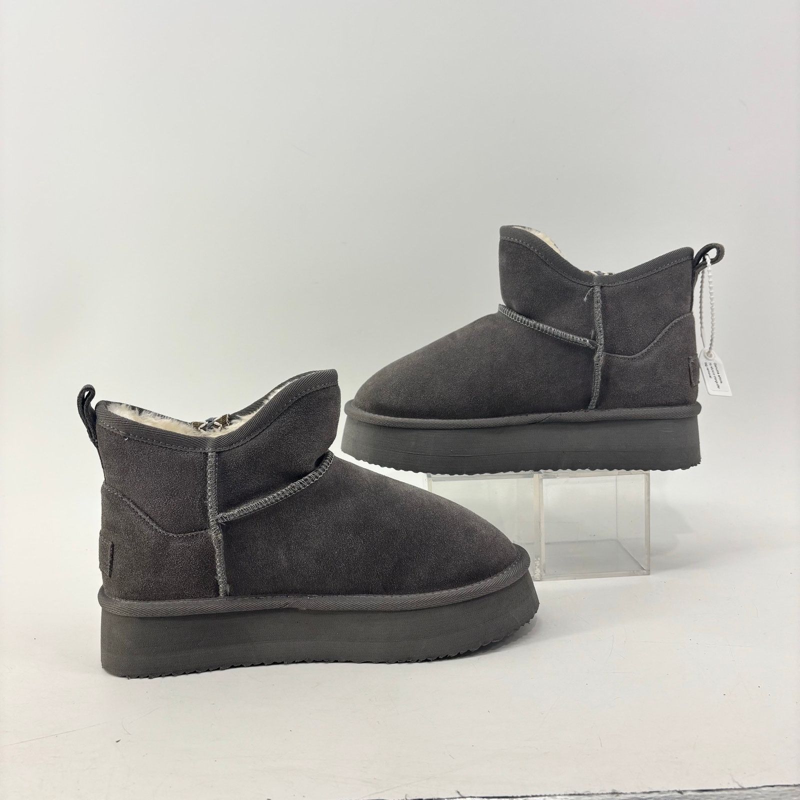 Other Women’s Suede Booties Size 7 Gray Genuine Leather Winter Size US 7 / IT 37 - 9 Thumbnail