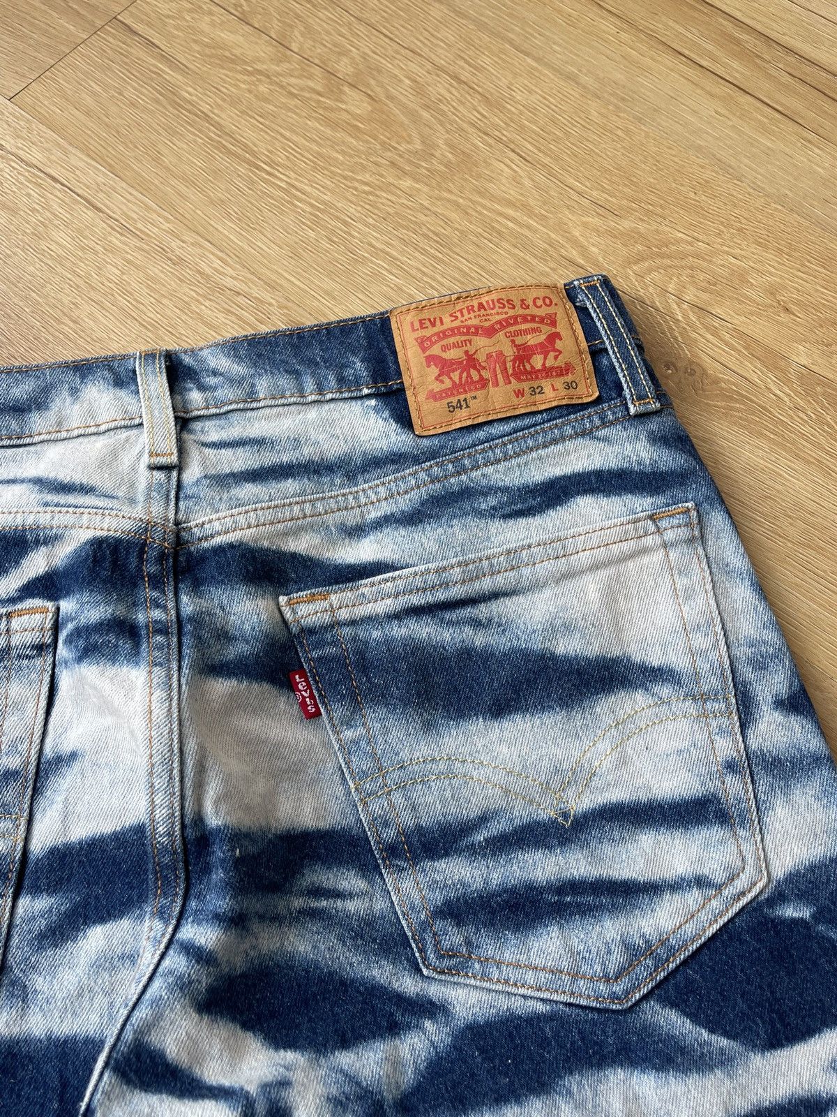 Levi's LEVI'S 541 Athletic Taper Acid Wash Bleached Tiger Denim Size US 32 / EU 48 - 18 Thumbnail