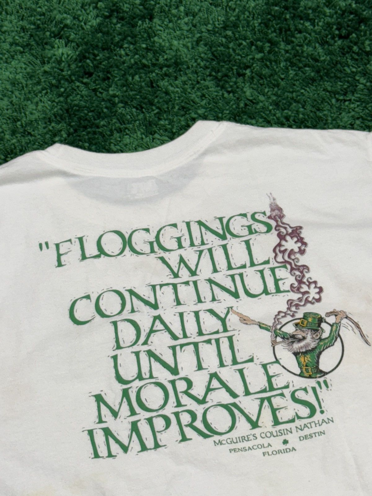 Vintage Vintage McGuire's Irish Pub Floggins Tee Lepurcan White Bar Size US L / EU 52-54 / 3 - 4 Thumbnail