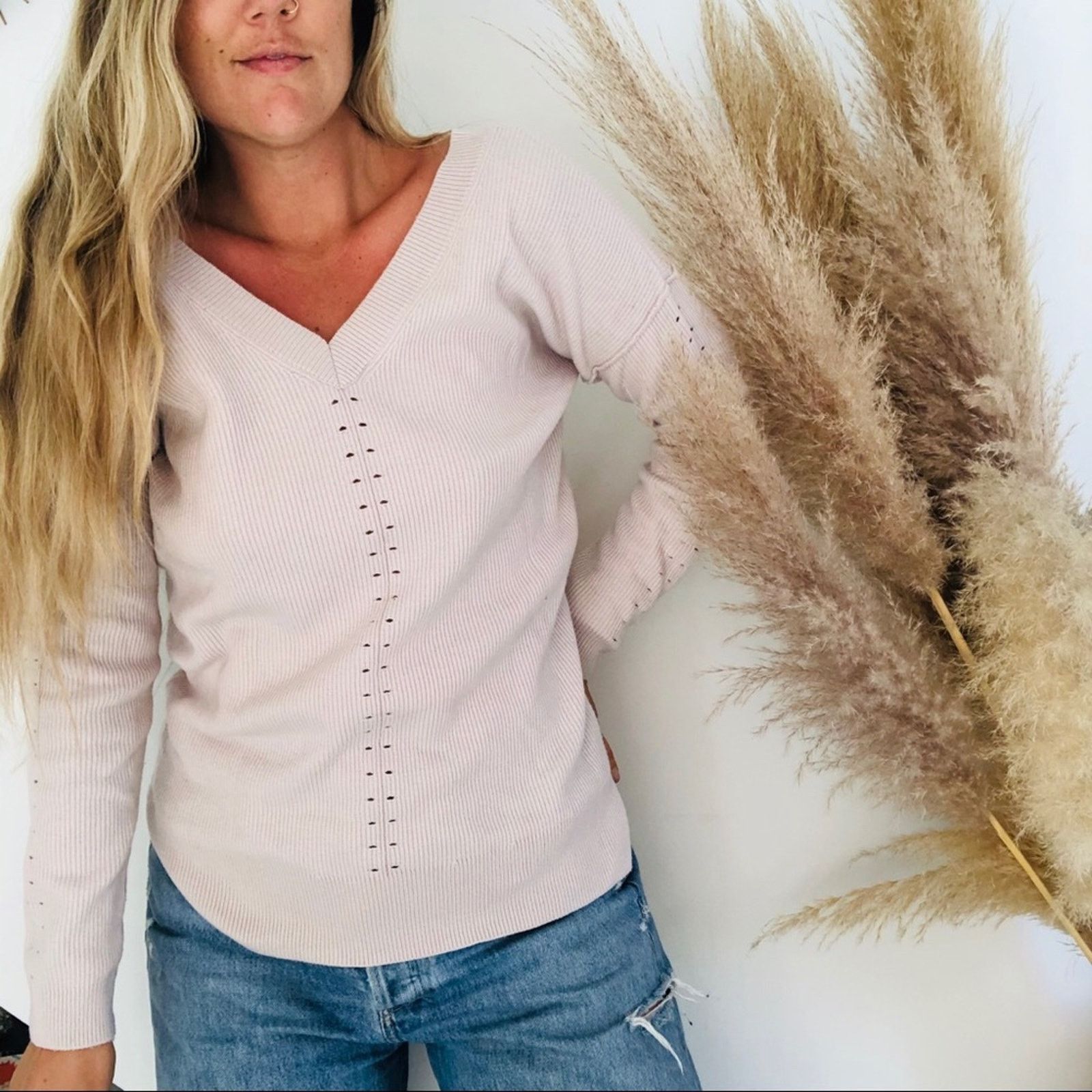 Topshop TOPSHOP Pale Pink Blush VNeck Oversize Slit Pullover Sweater Size XS / US 0-2 / IT 36-38 - 3 Thumbnail