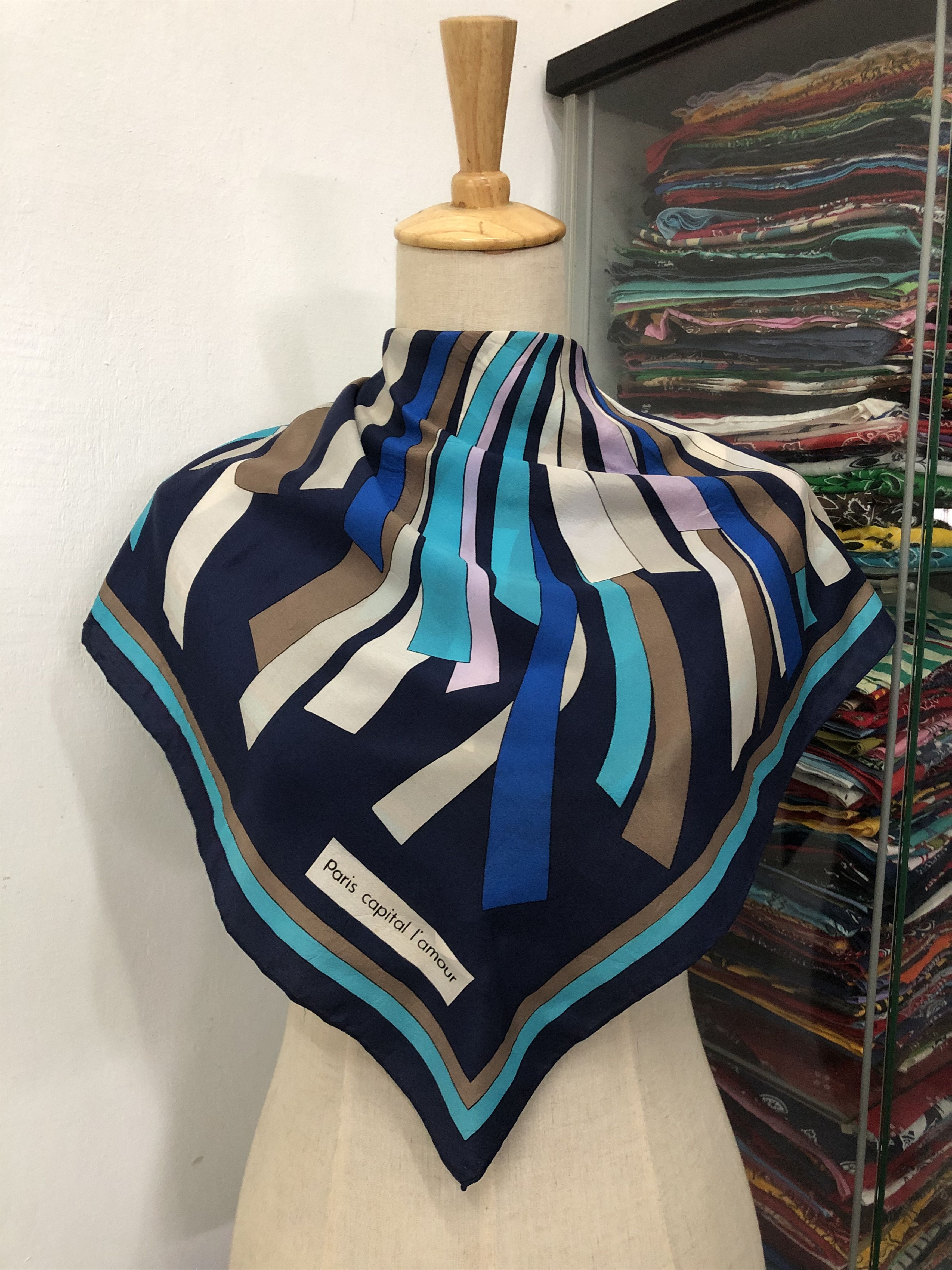 Vintage Vintage Paris Capital I'amour Silk Scarf Size ONE SIZE - 1 Thumbnail