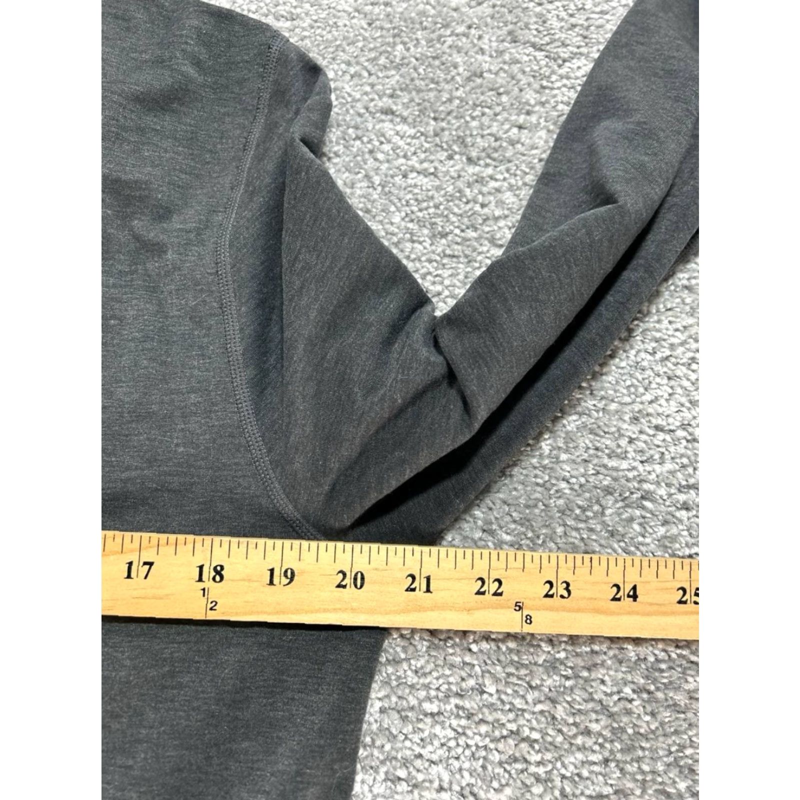 Vuori Vuori Ease Performance Mens Small Henley Shirt Gray Stretch Athleisure Running Size US S / EU 44-46 / 1 - 6 Thumbnail