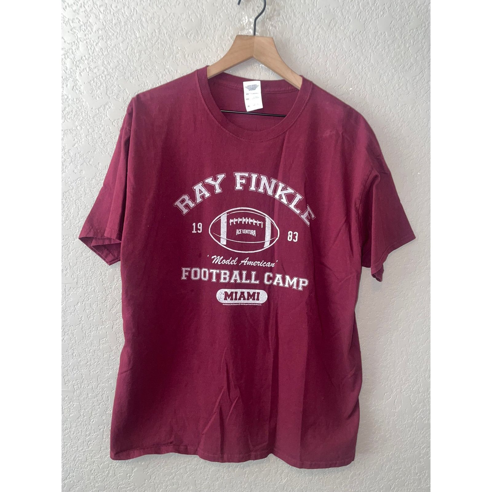 Jerzees Vintage Ace Ventura Shirt Ray Finkle Football Tee XL movie Size US XL / EU 56 / 4 - 1 Thumbnail