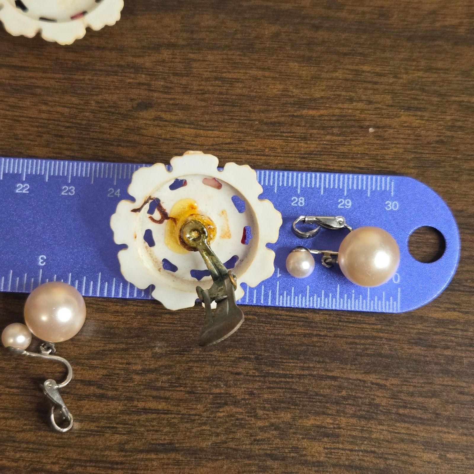 Vintage Vintage Richelieu Pearl Earrings & Floral Rose Clip-On Lot Size ONE SIZE - 8 Thumbnail