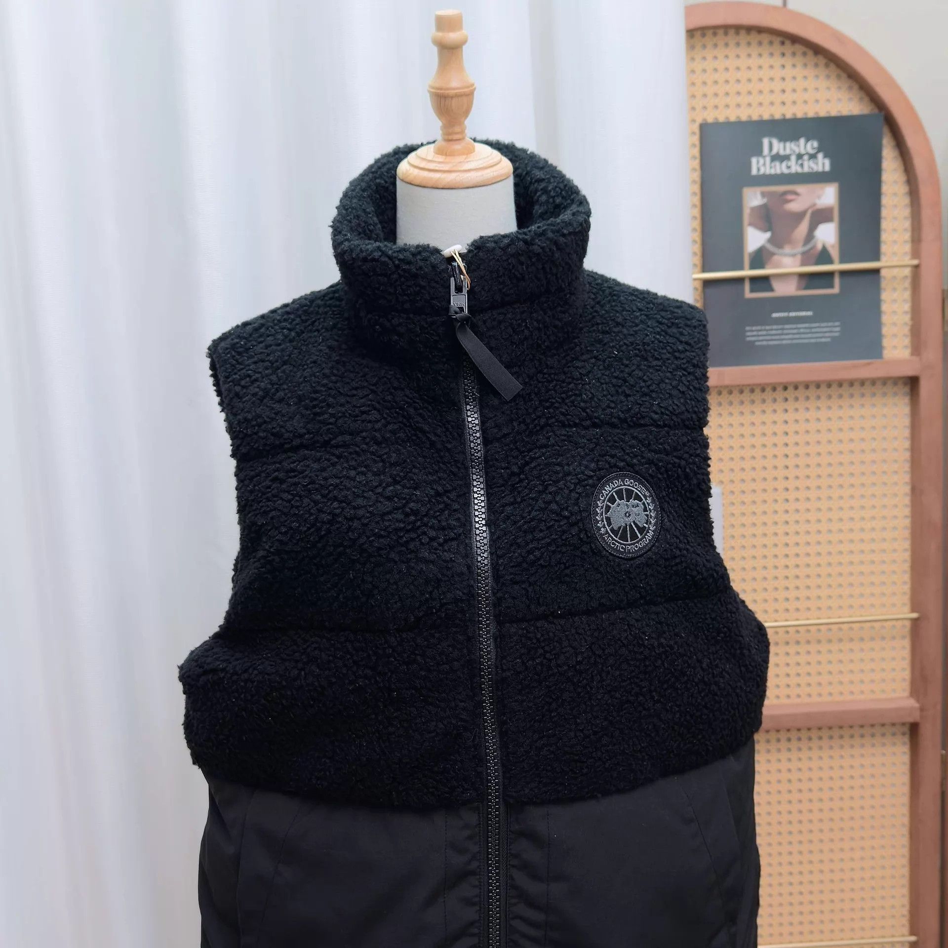 Canada Goose CANADA GOOSE Black Label Down Vest Used Size 170/96A Size US S / EU 44-46 / 1 - 2 Thumbnail