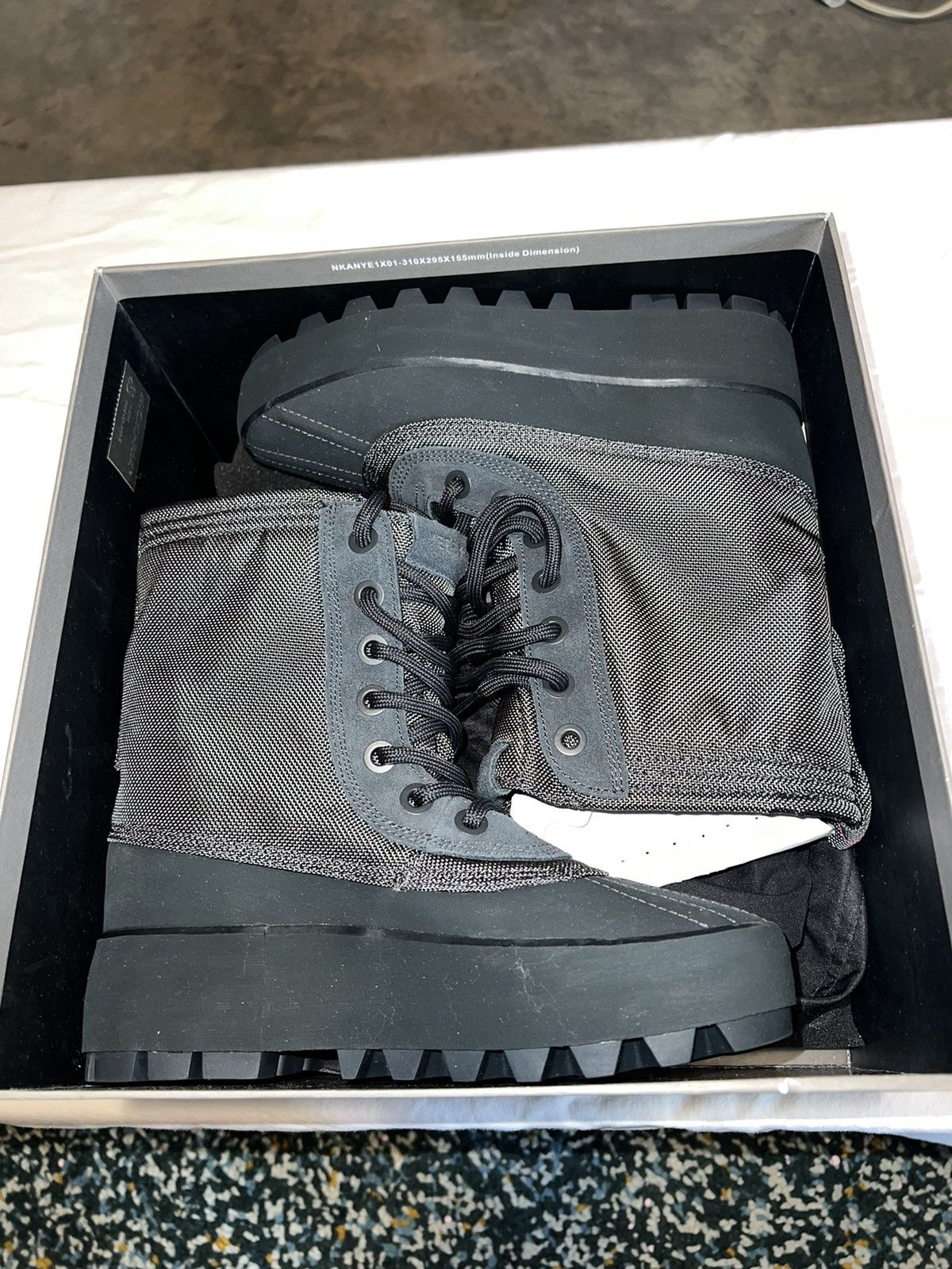 Adidas × Yeezy 2015 Adidas Yeezy Boost 950 Boots Pirate Black W Size 7 Size US 7 / IT 37 - 3 Thumbnail
