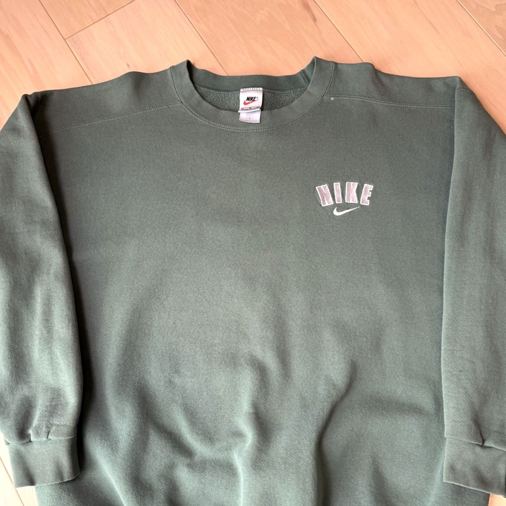 Nike VINTAGE Nike Sweatshirt XL Green 90s Nike Sportswear Pullover Men Regular Star Logo Not Applicable Size US XL / EU 56 / 4 - 4 Thumbnail