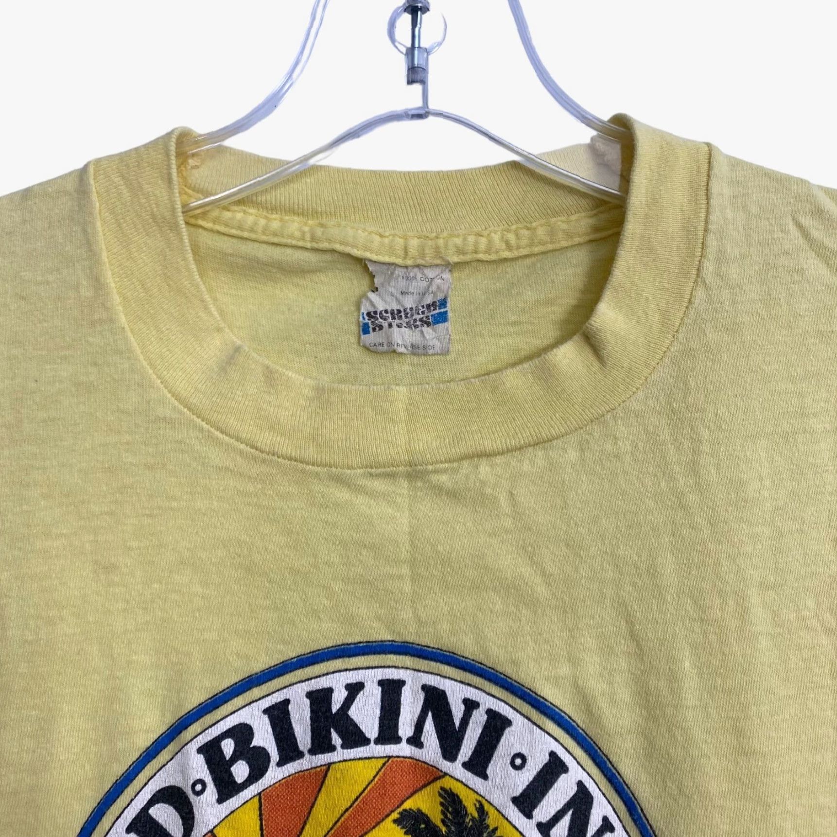 Vintage VINTAGE Screen Stars 70s Graphic T-Shirt Waikiki Beach Bikini Inspector Yellow Mens Small Size US S / EU 44-46 / 1 - 7 Thumbnail