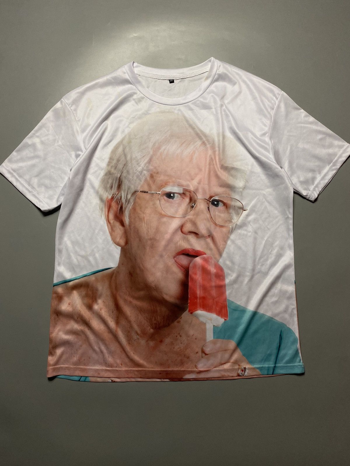 Vintage 🔥 Y2K T-shirt GRANDMA PRINT OPIUM Vintage Size US XL / EU 56 / 4 - 1 Thumbnail