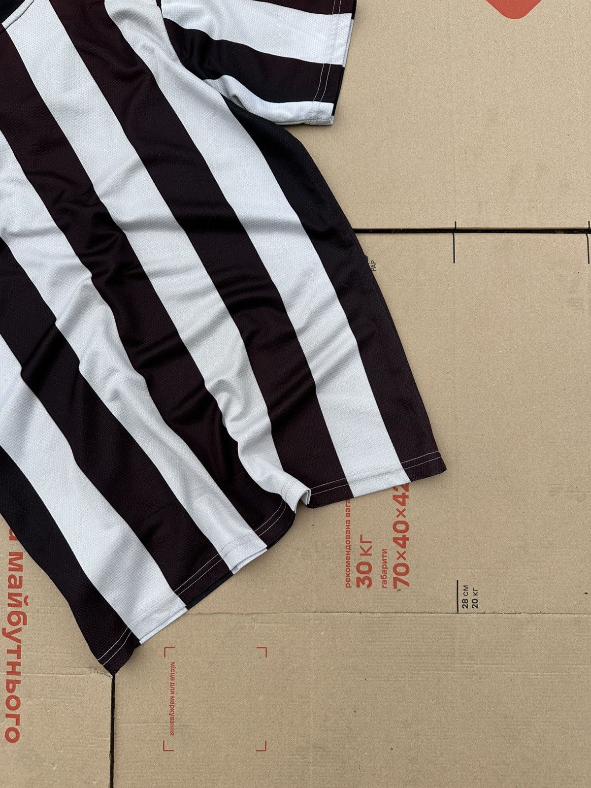 Nike × Vintage Vintage Nike Striped Soccer Jersey Y2K Football Style Size US M / EU 48-50 / 2 - 8 Thumbnail