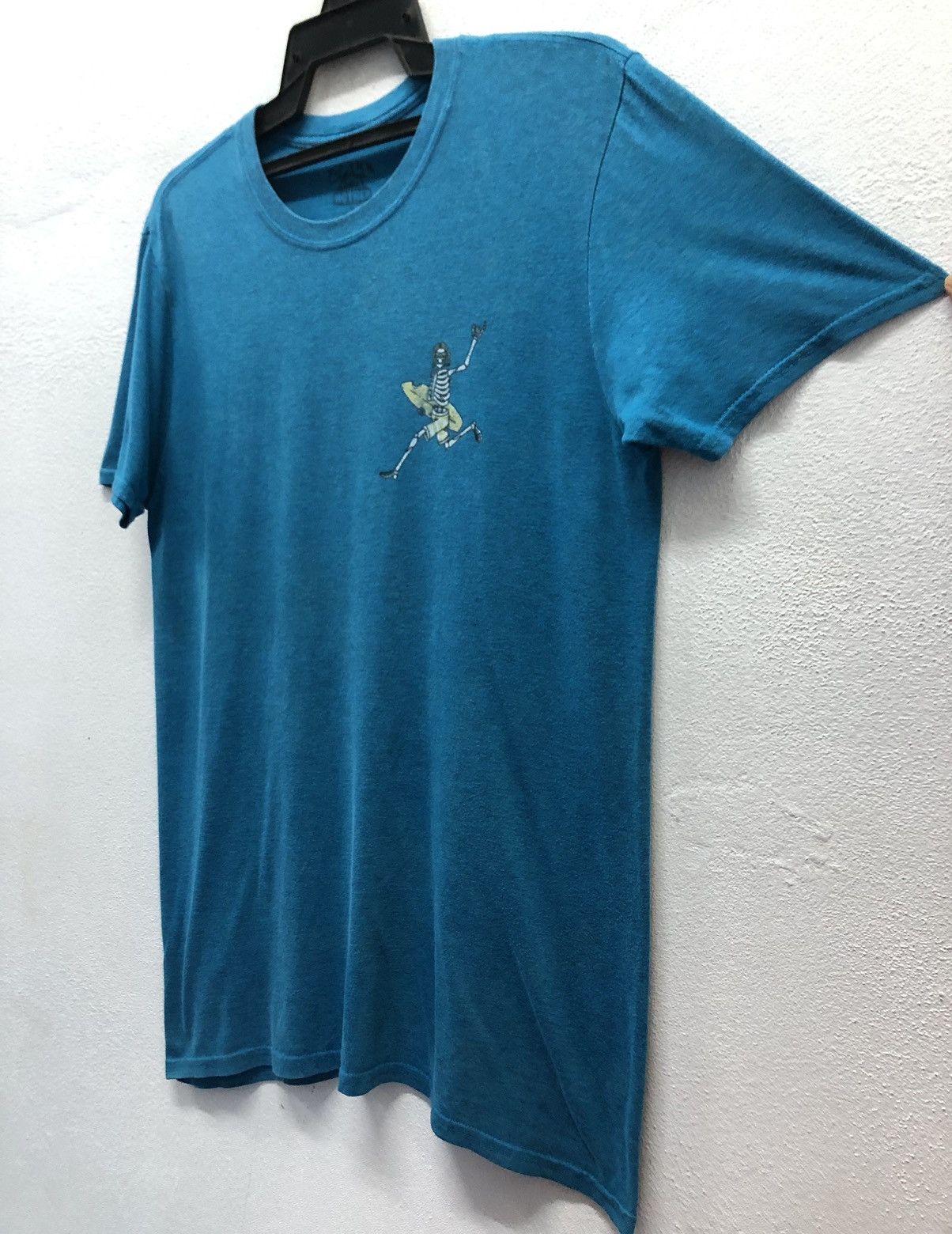Vintage Vintage Call Your Mother Good Vibes Skeleton Surfer T-Shirt Size US M / EU 48-50 / 2 - 6 Thumbnail