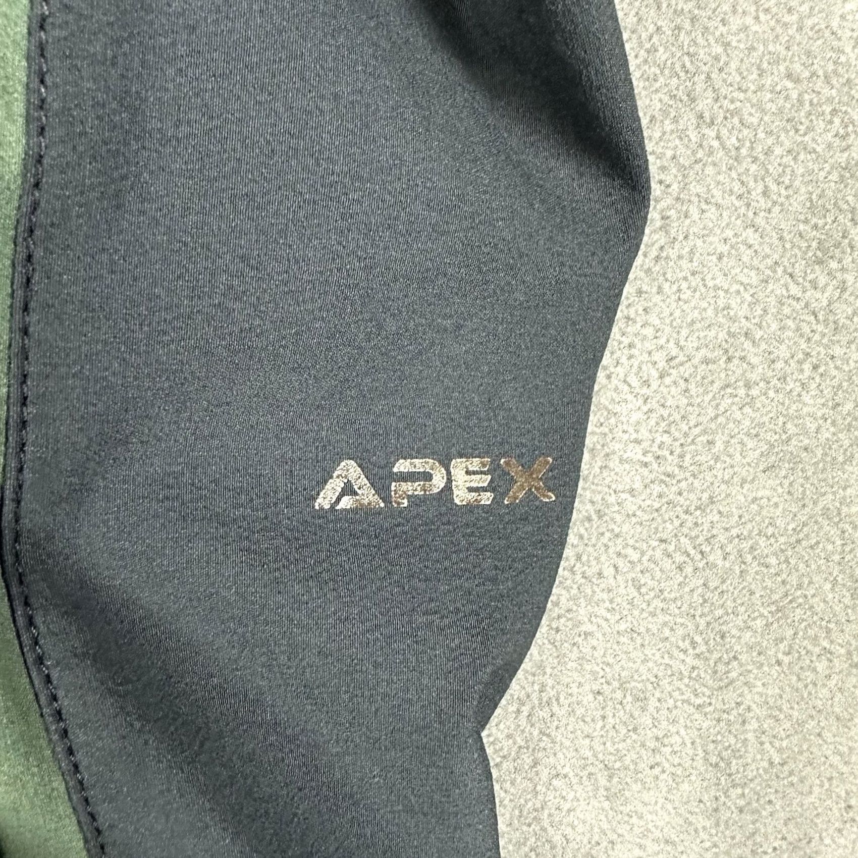 The North Face The North Face Apex Jacket Mens Small Green Softshell Windbreaker Regular Size- Small Green Windbreaker Logo Zip -Mens Size US S / EU 44-46 / 1 - 5 Thumbnail