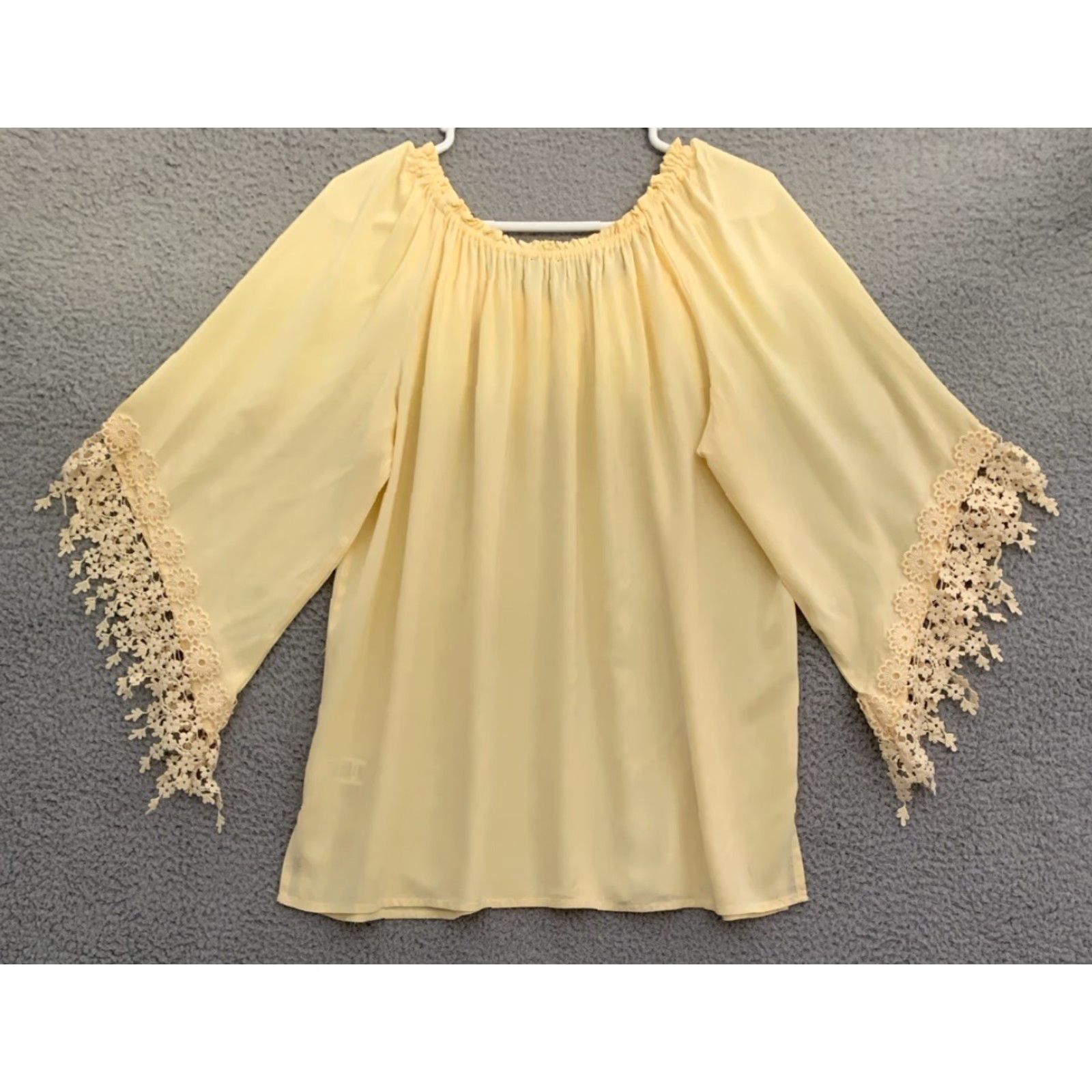 Melissa Melissa Paige Pullover Tunic Women’s Petite L 3/4 Sleeve Yellow 3 1/2” Slit Hem Blouse Knit Lightweight Slit 100% Rayon Flowy Boat Neck Casual Size L / US 10 / IT 46 - 4 Thumbnail