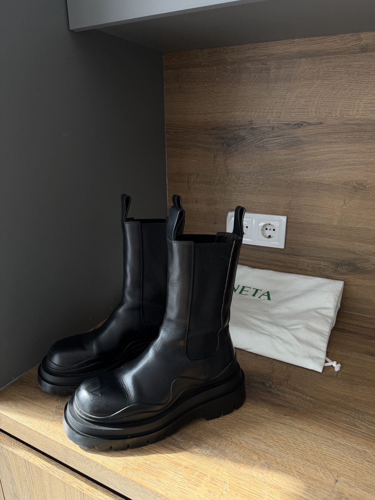 Bottega Veneta Bottega Veneta Tire Chelsea Leather Black Boots Size US 6 / IT 36 - 12 Thumbnail