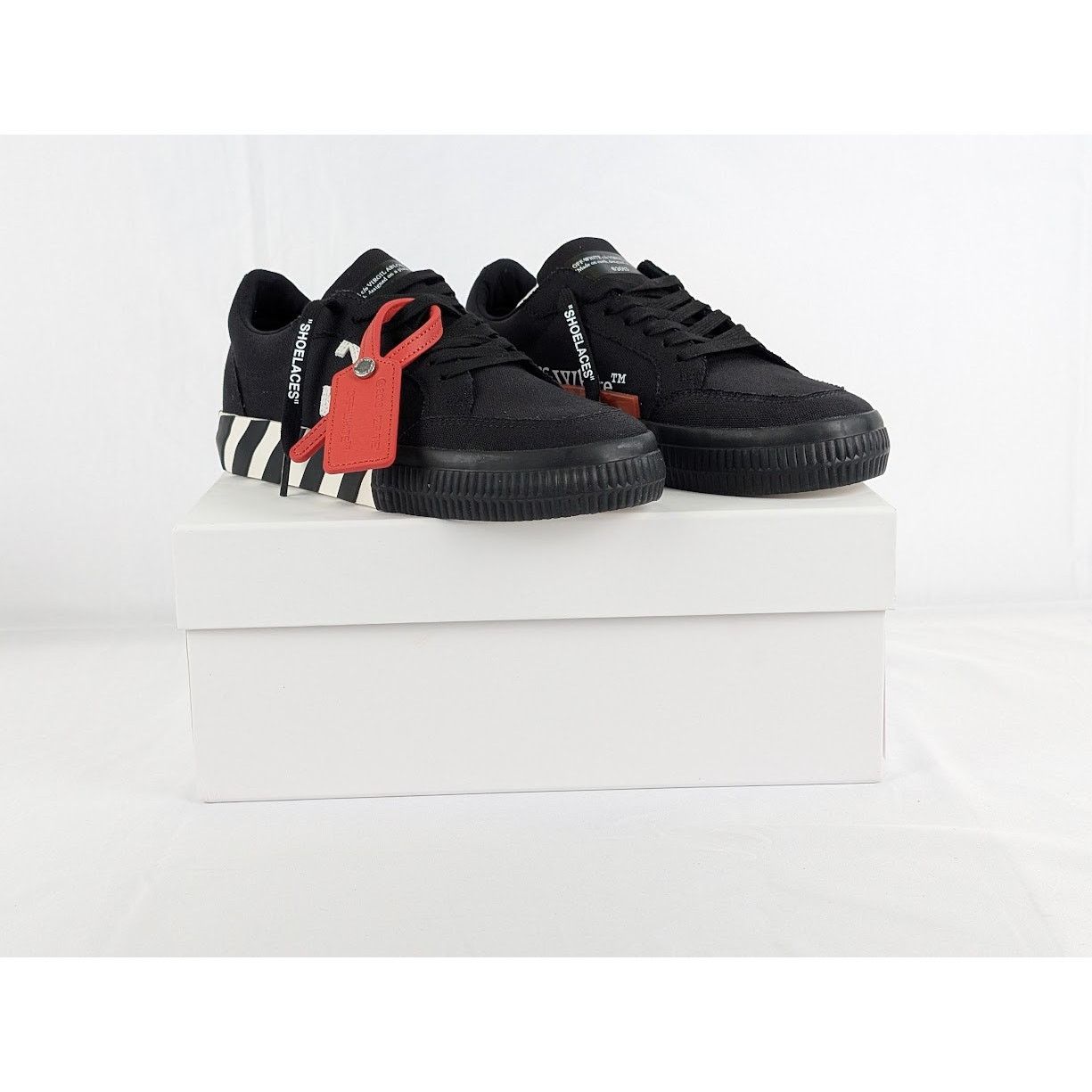Off-White o1rshd1 Low Vulcanized Canvas Sneakers in White / Black Size US 5.5 / EU 38 - 12 Thumbnail