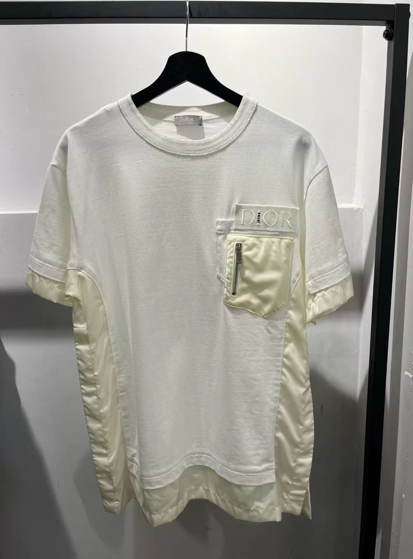 Dior Dior sacai Men's New Patch Pocket Tee M Size US M / EU 48-50 / 2 - 1 Thumbnail
