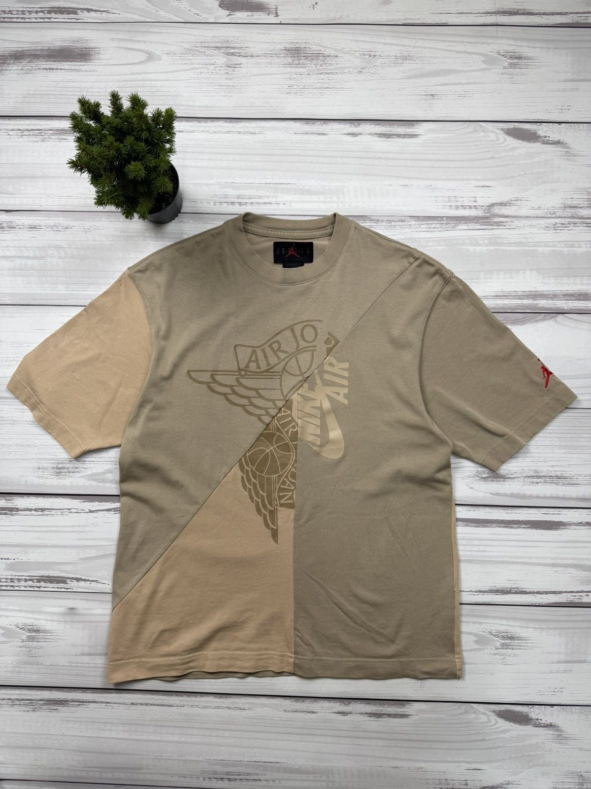 Nike × Travis Scott Travis Scott x Jordan Cactus Jack T-Shirt Beige Size US M / EU 48-50 / 2 - 1 Thumbnail