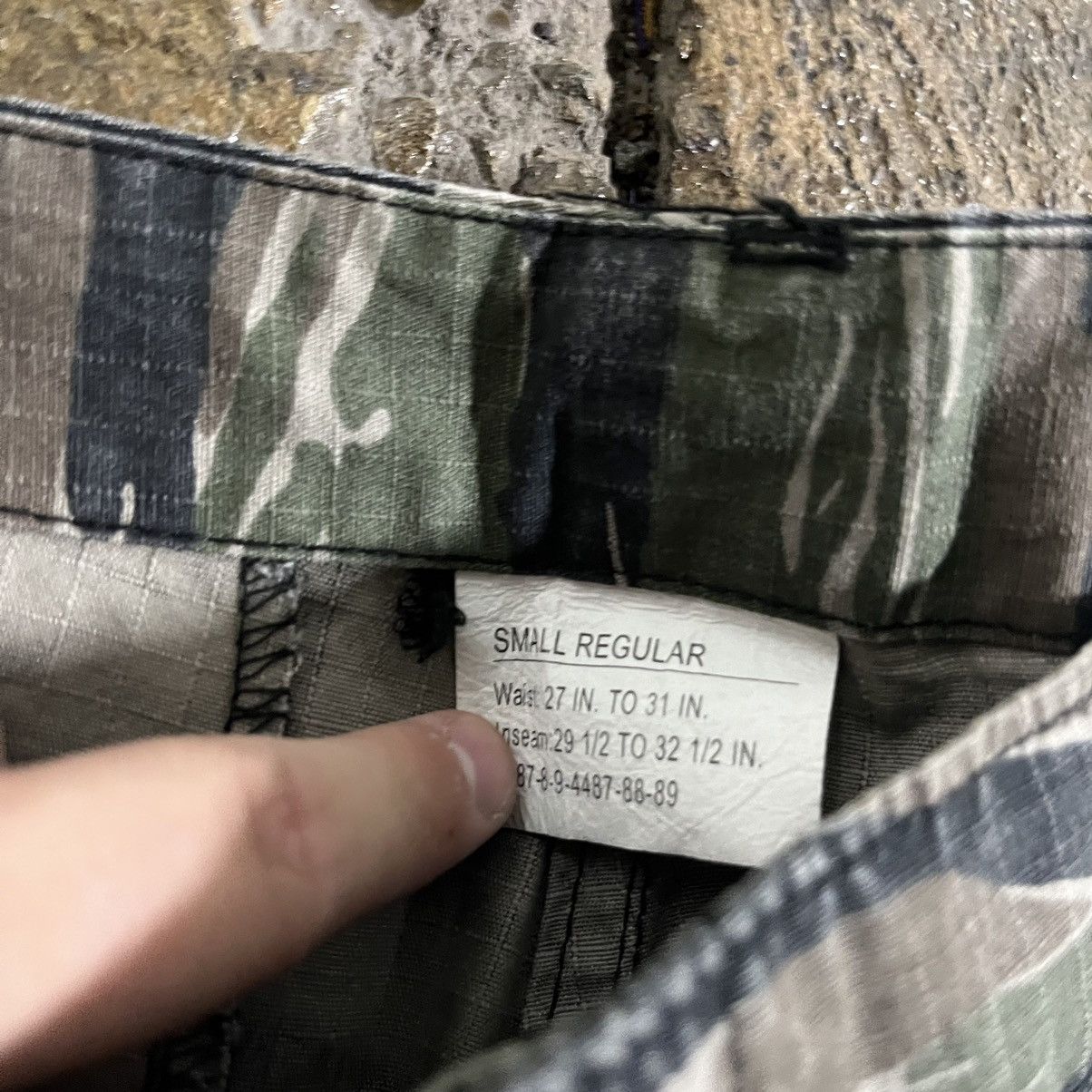Vintage Crazy Y2K Military Camo Baggy Cargo Pants Essential Skater Size US 29 - 9 Thumbnail