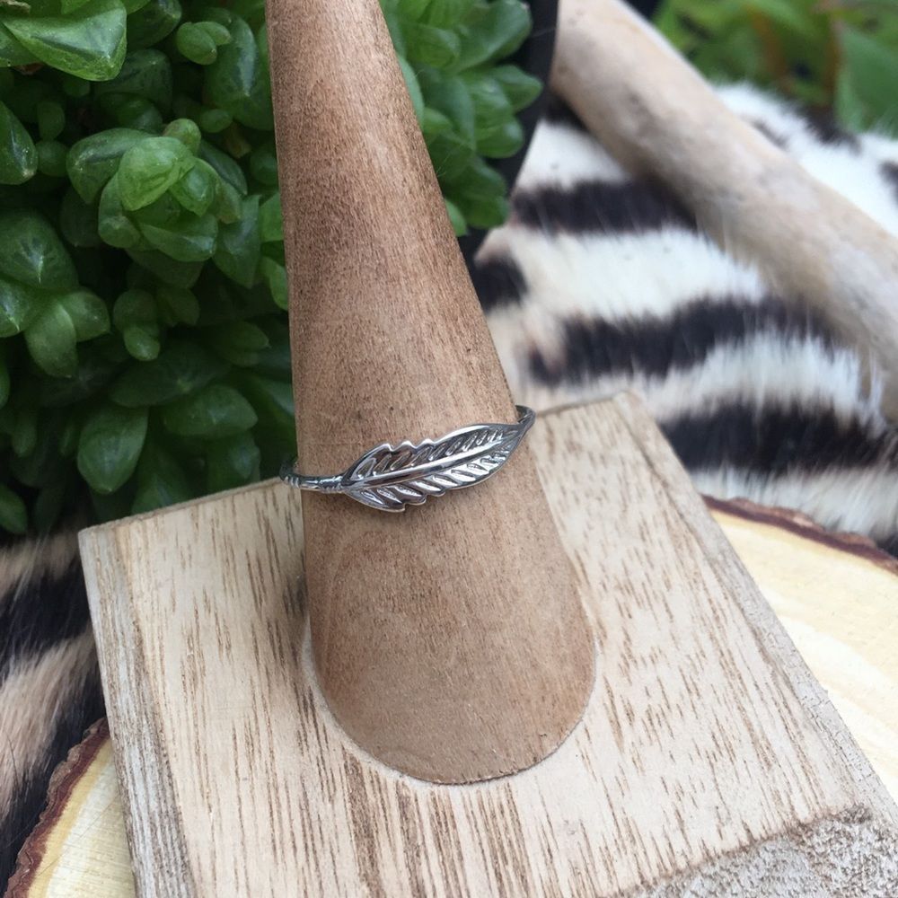 The Unbranded Brand Sterling Silver Leaf Ring Size 7 Size ONE SIZE - 1 Thumbnail