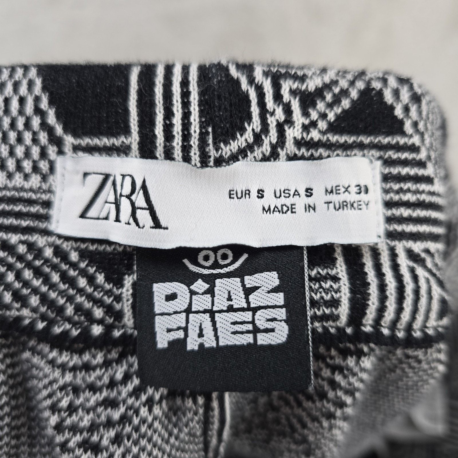 Zara Zara x Diaz Faes Woven Shorts Mens Small Black AOP Juan Art Size US 30 / EU 46 - 3 Thumbnail