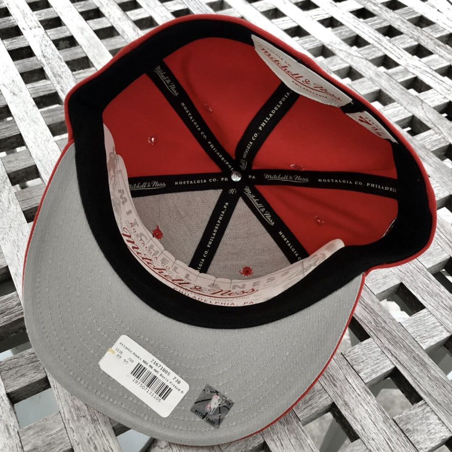 Mitchell & Ness Atlanta Hawks 90s Retro Logo Patch NBA HWC Fitted Hat 7 3/8 Size ONE SIZE - 6 Thumbnail