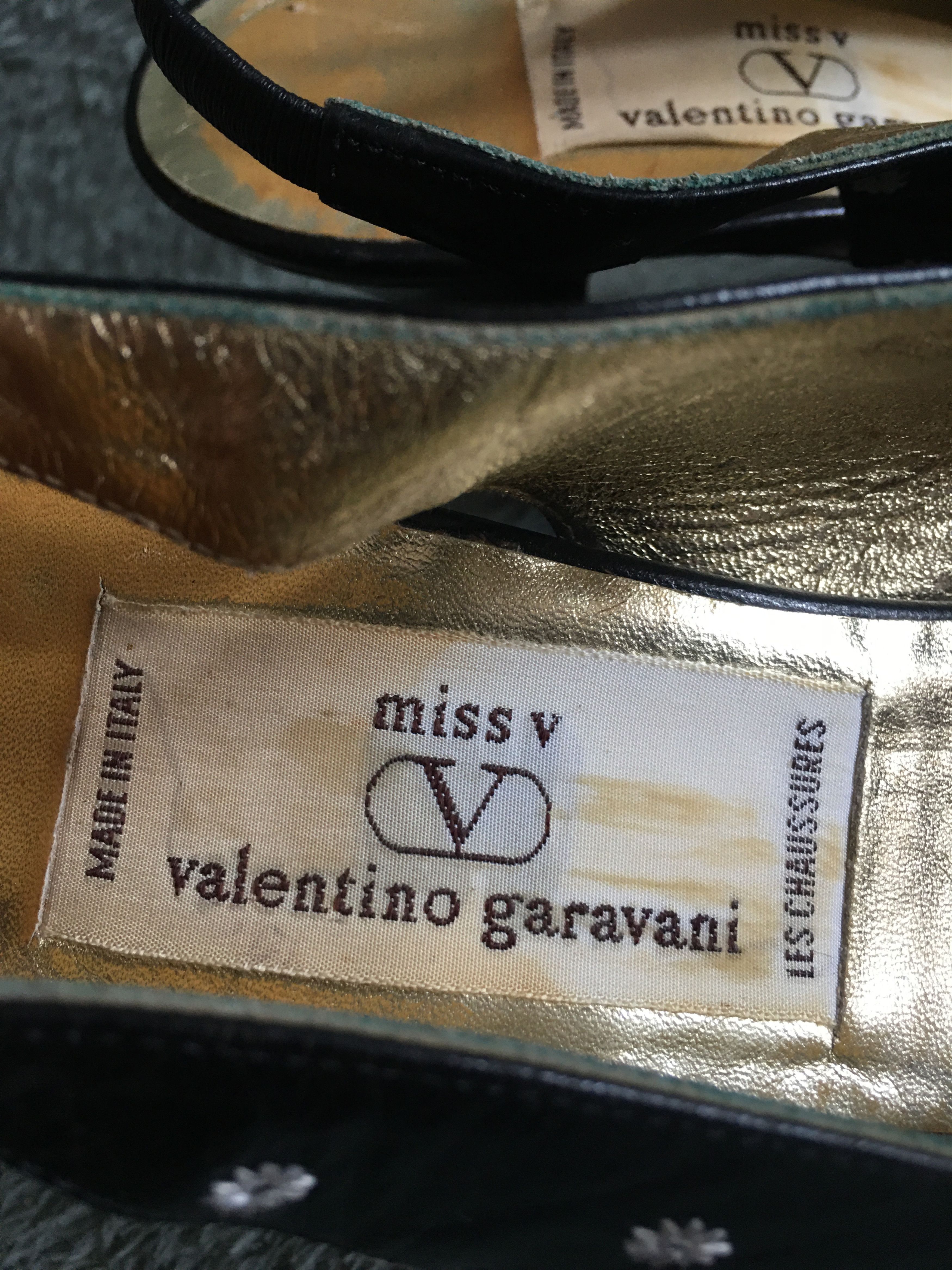 Valentino Valentino Garavani Leather Flowers Design Heels Size 8.5 Size US 8.5 / IT 38.5 - 9 Thumbnail