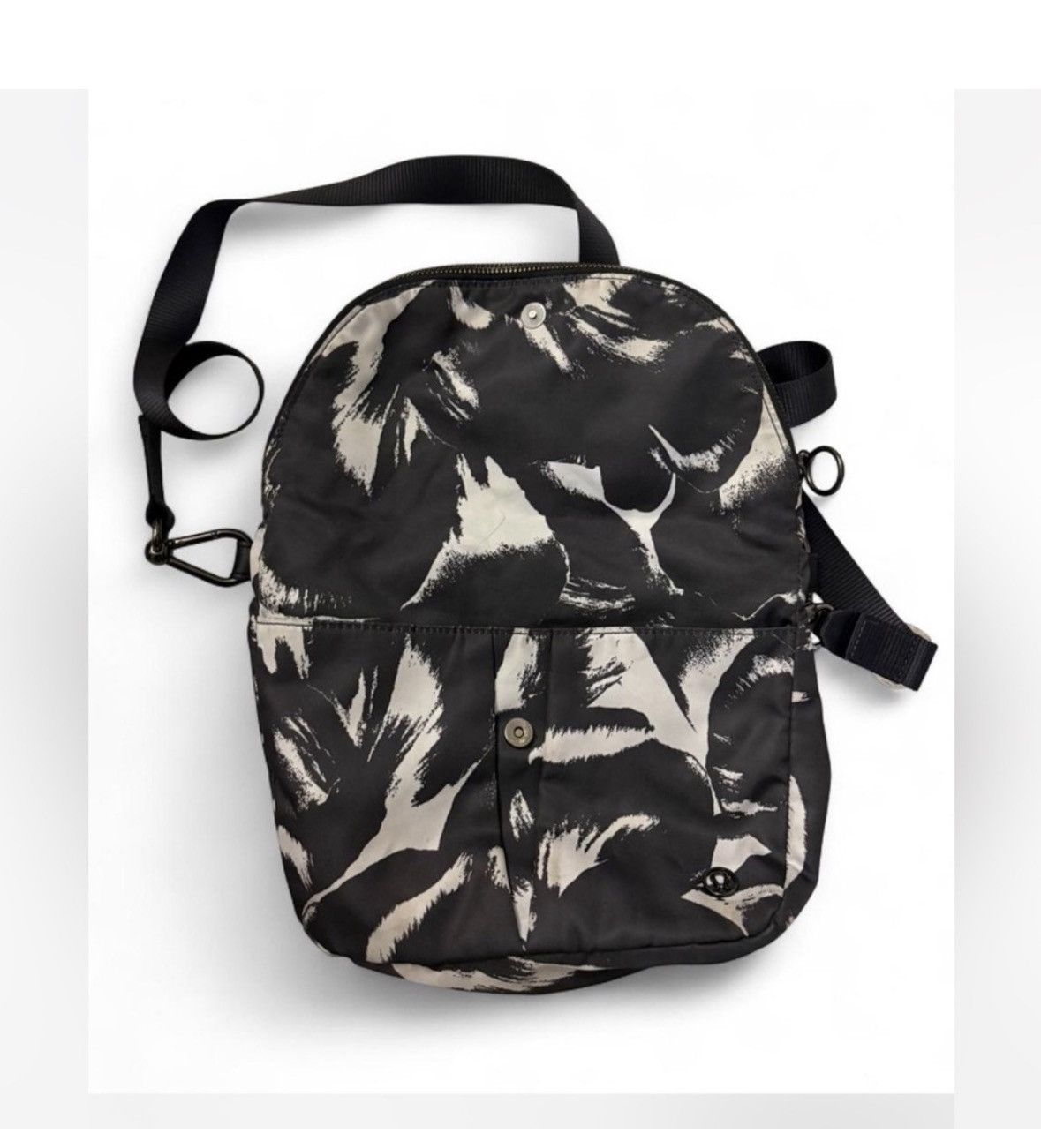 Lululemon Lululemon Black zip crossbody pouch Size ONE SIZE - 2 Thumbnail