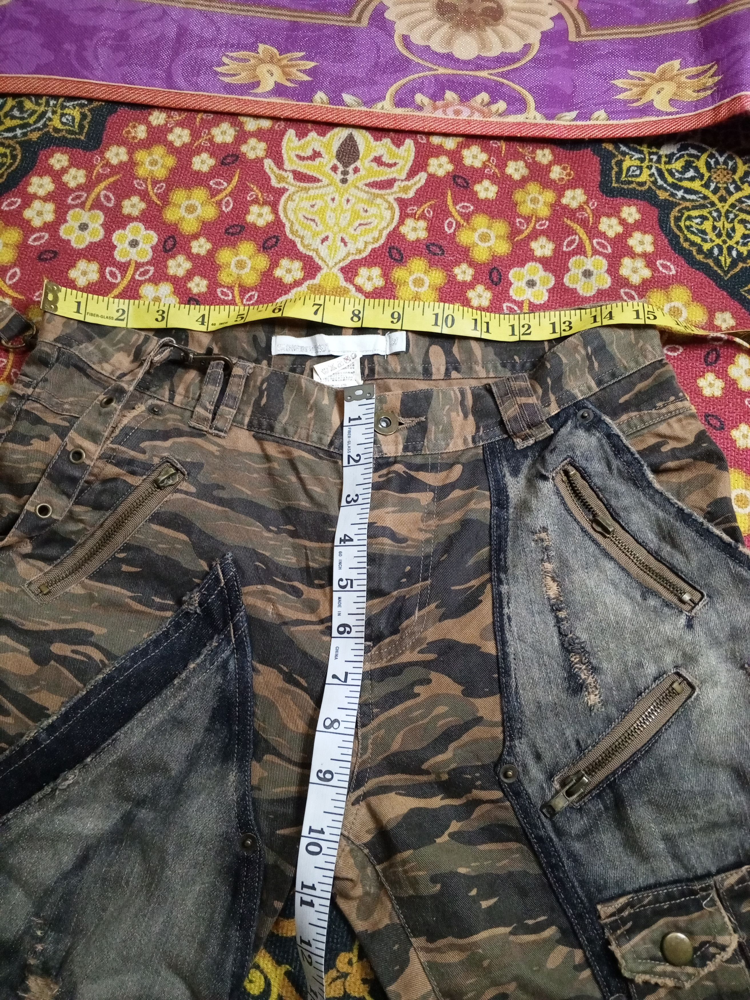 Japanese Brand CLONEDEVGRU CAMO TIGET 3Q MULTIPOCKET RARE Size US 31 - 11 Thumbnail